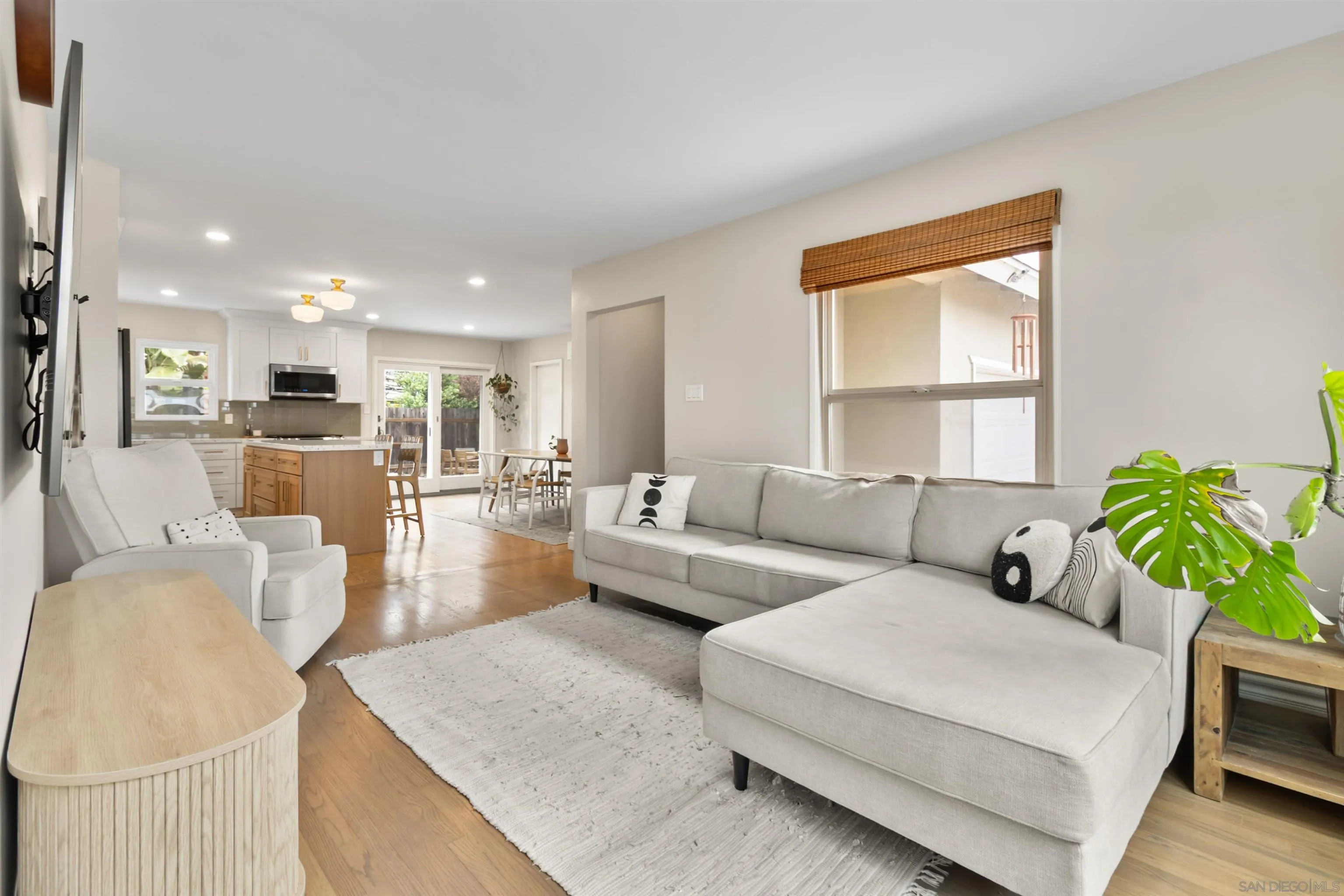 https://cdn.realtyfeed.com/cdn/127/260001927/1479c55424af4c81df206001a582fcd5.webp