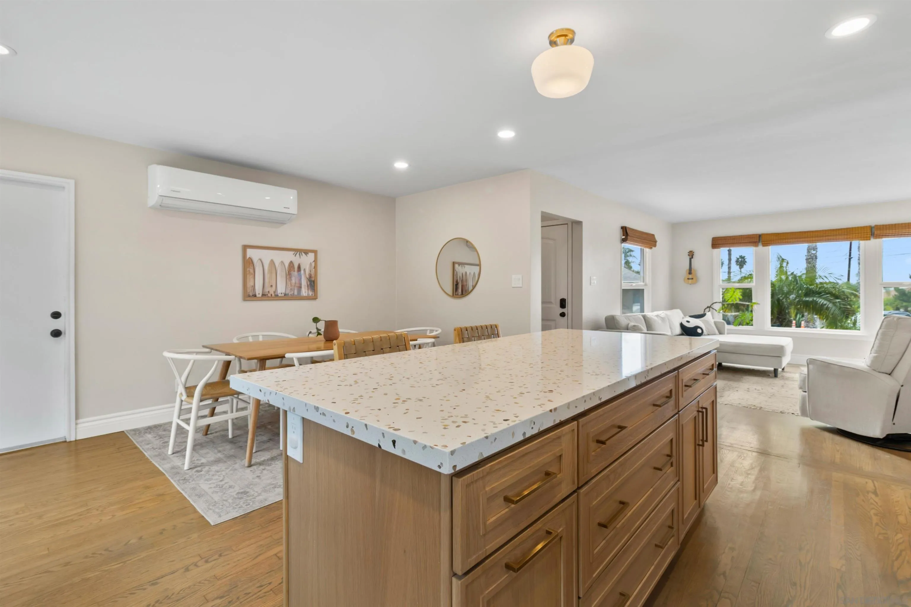 https://cdn.realtyfeed.com/cdn/127/260001927/3627a224cb787cc888d901c25c00b989.webp