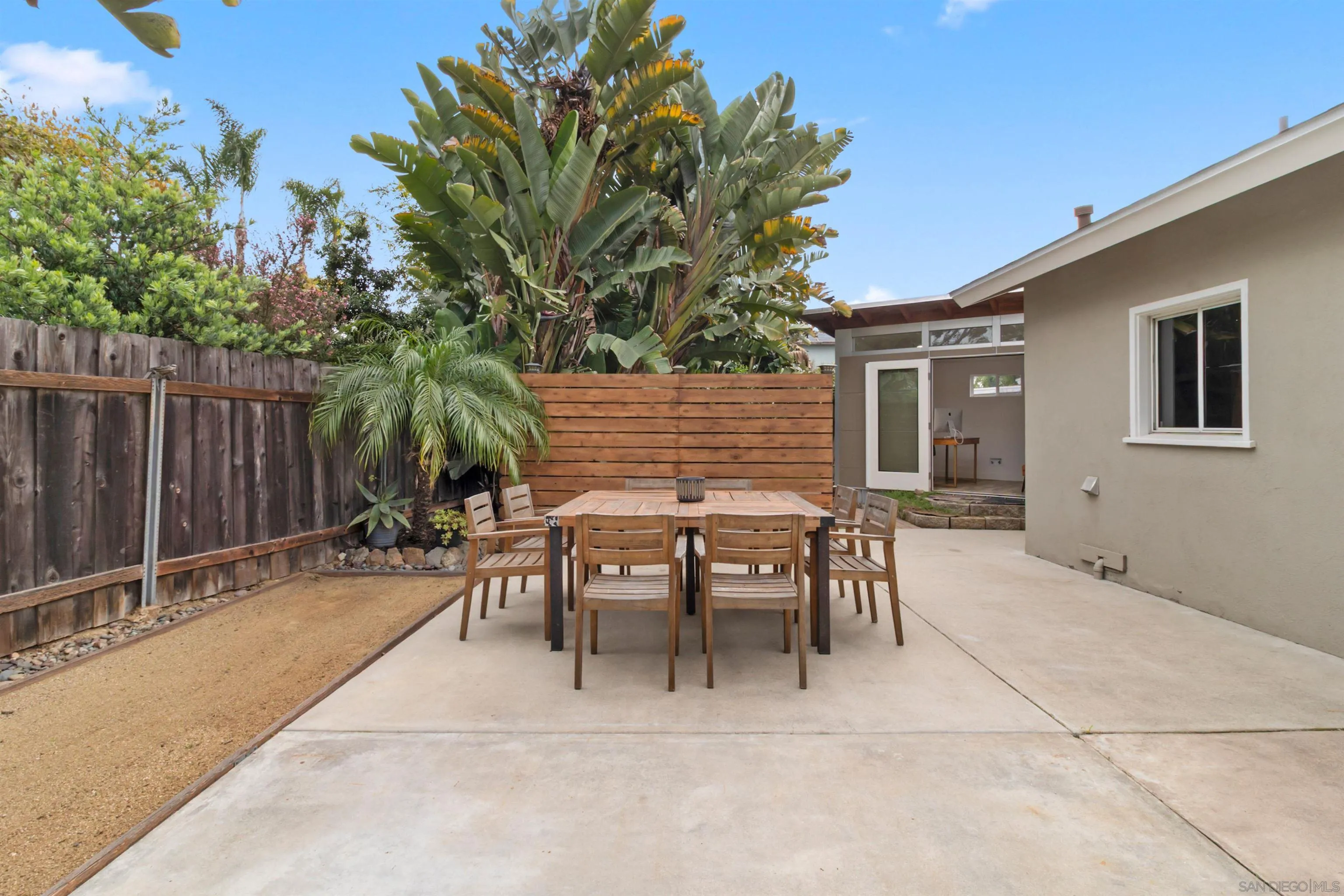 https://cdn.realtyfeed.com/cdn/127/260001927/436e340988b352fc9541ee02b6acdda6.webp