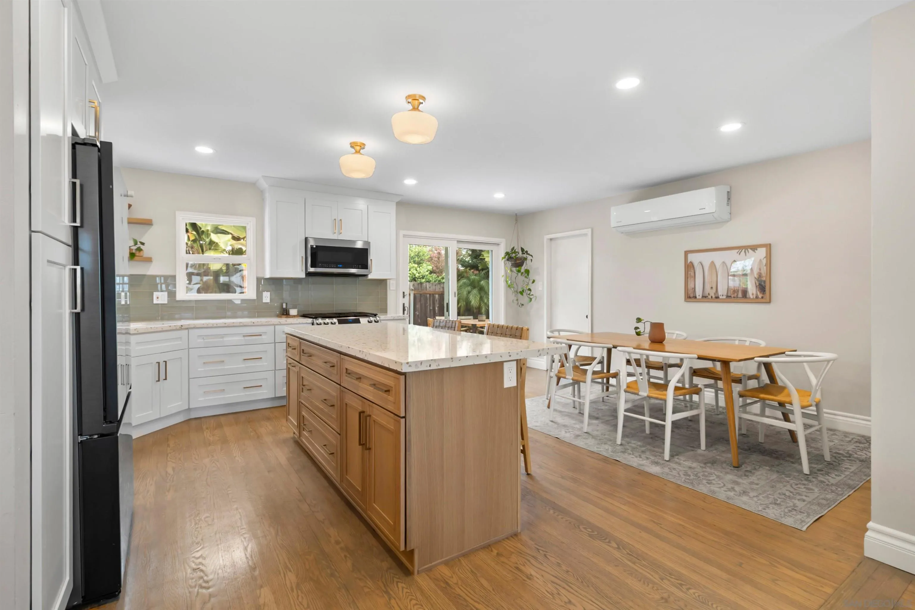 https://cdn.realtyfeed.com/cdn/127/260001927/65db15a2a02fb31e06451883acf16ee1.webp