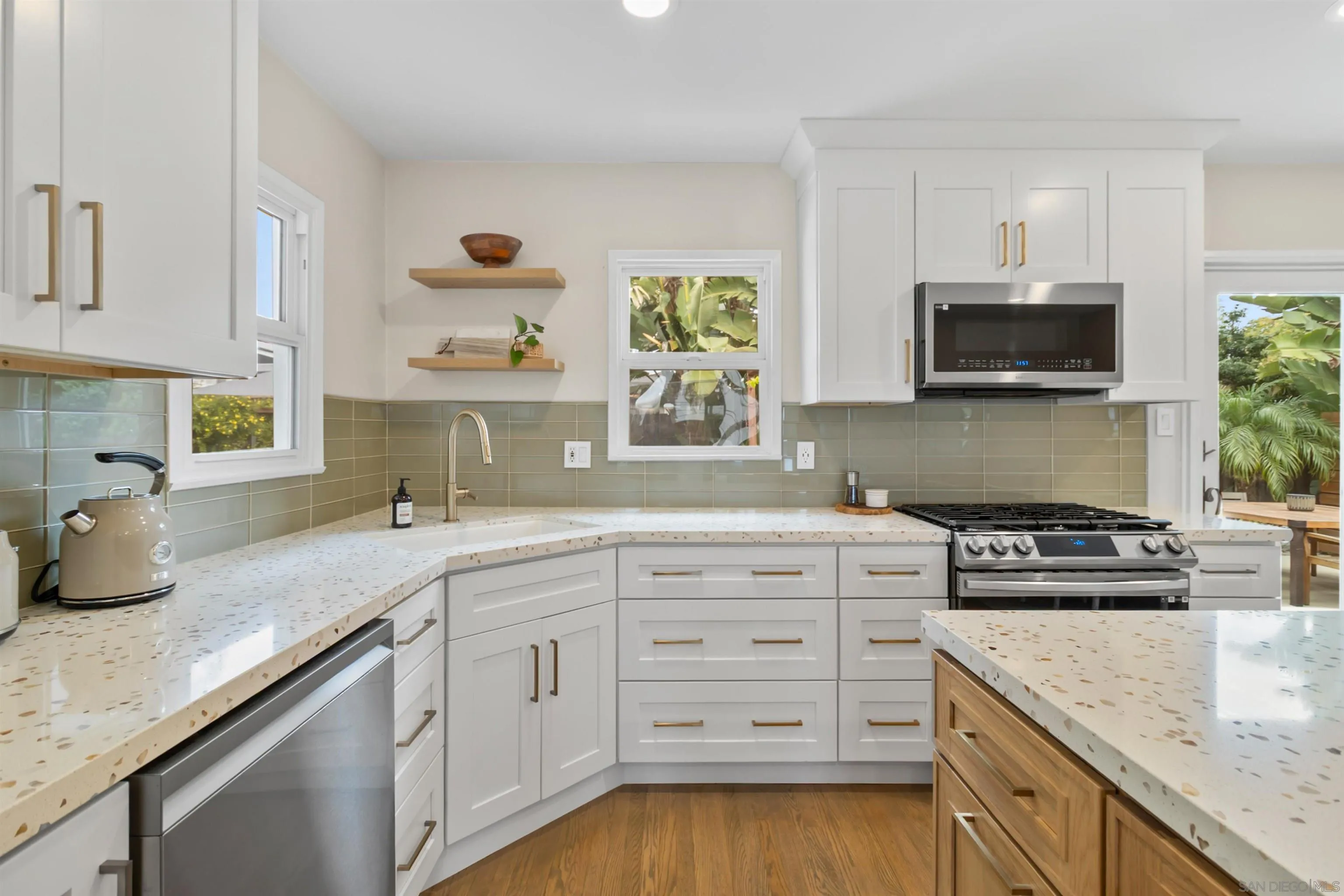 https://cdn.realtyfeed.com/cdn/127/260001927/7385083b10f2d1f263276e8089a1e9d5.webp