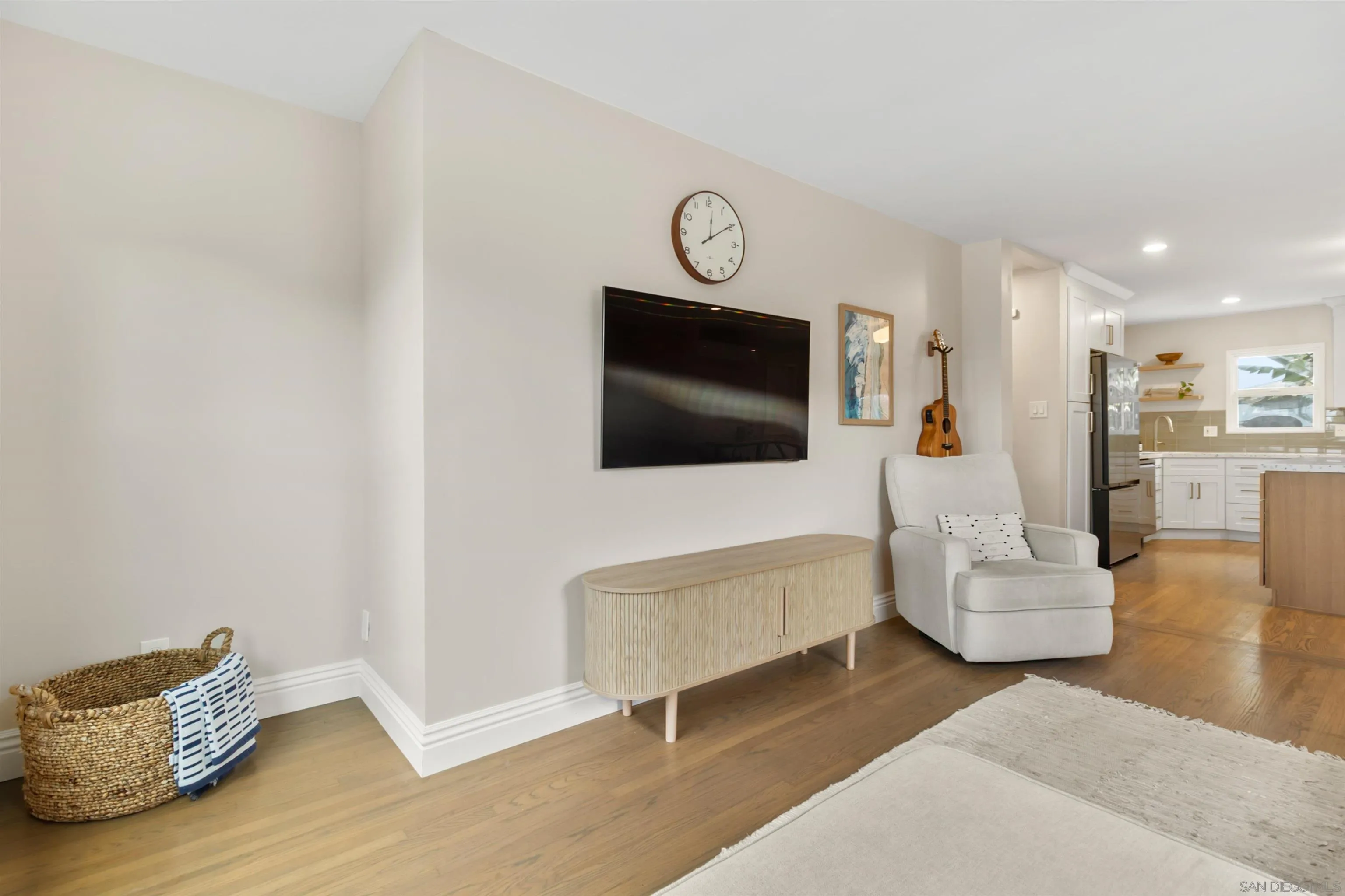 https://cdn.realtyfeed.com/cdn/127/260001927/c151d34f919f5c22d53ece3c0d068dd8.webp