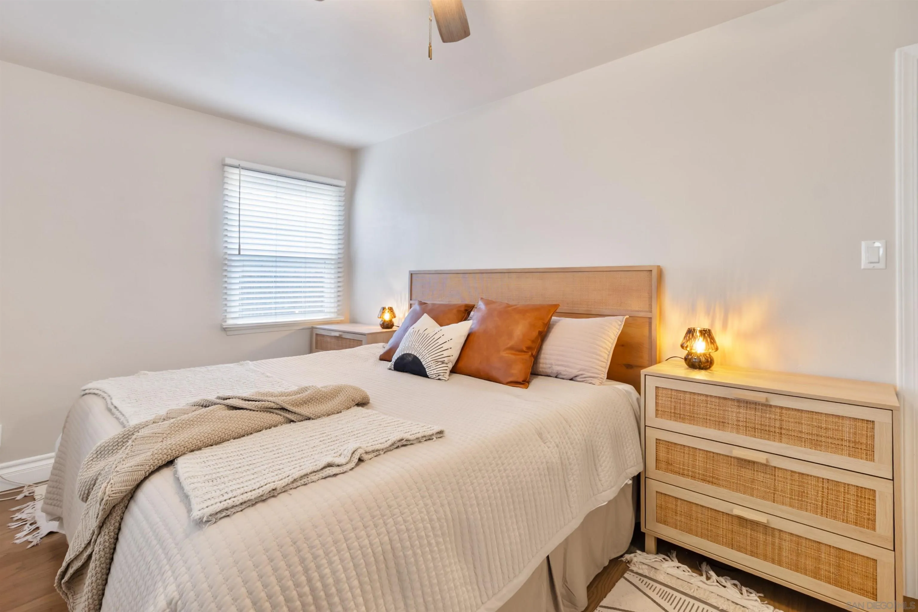 https://cdn.realtyfeed.com/cdn/127/260001927/cc82e07b6b177c88536a3d60bfc38c74.webp