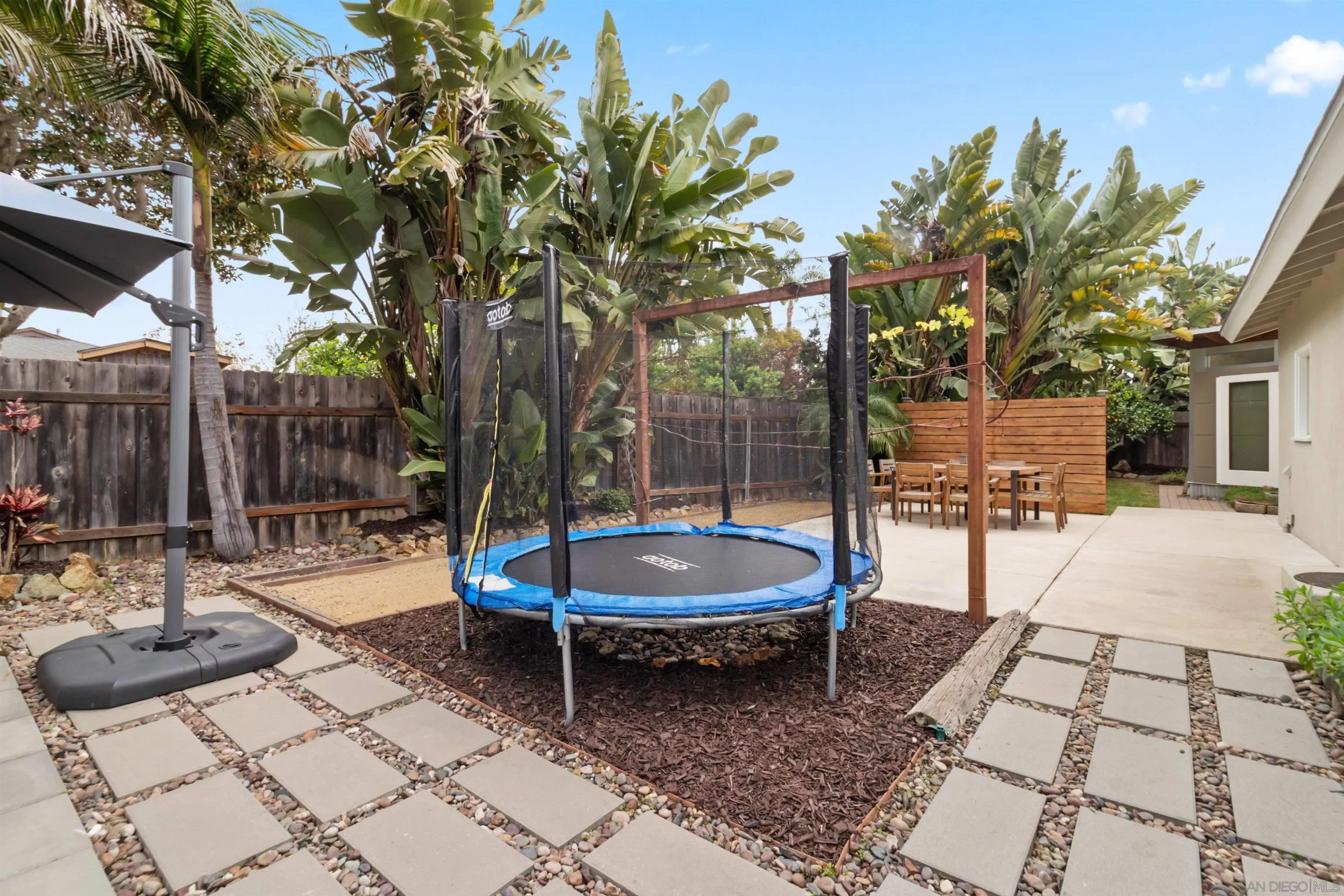 https://cdn.realtyfeed.com/cdn/127/260001927/cd211721e35ce7730727ab40fab16b41.webp