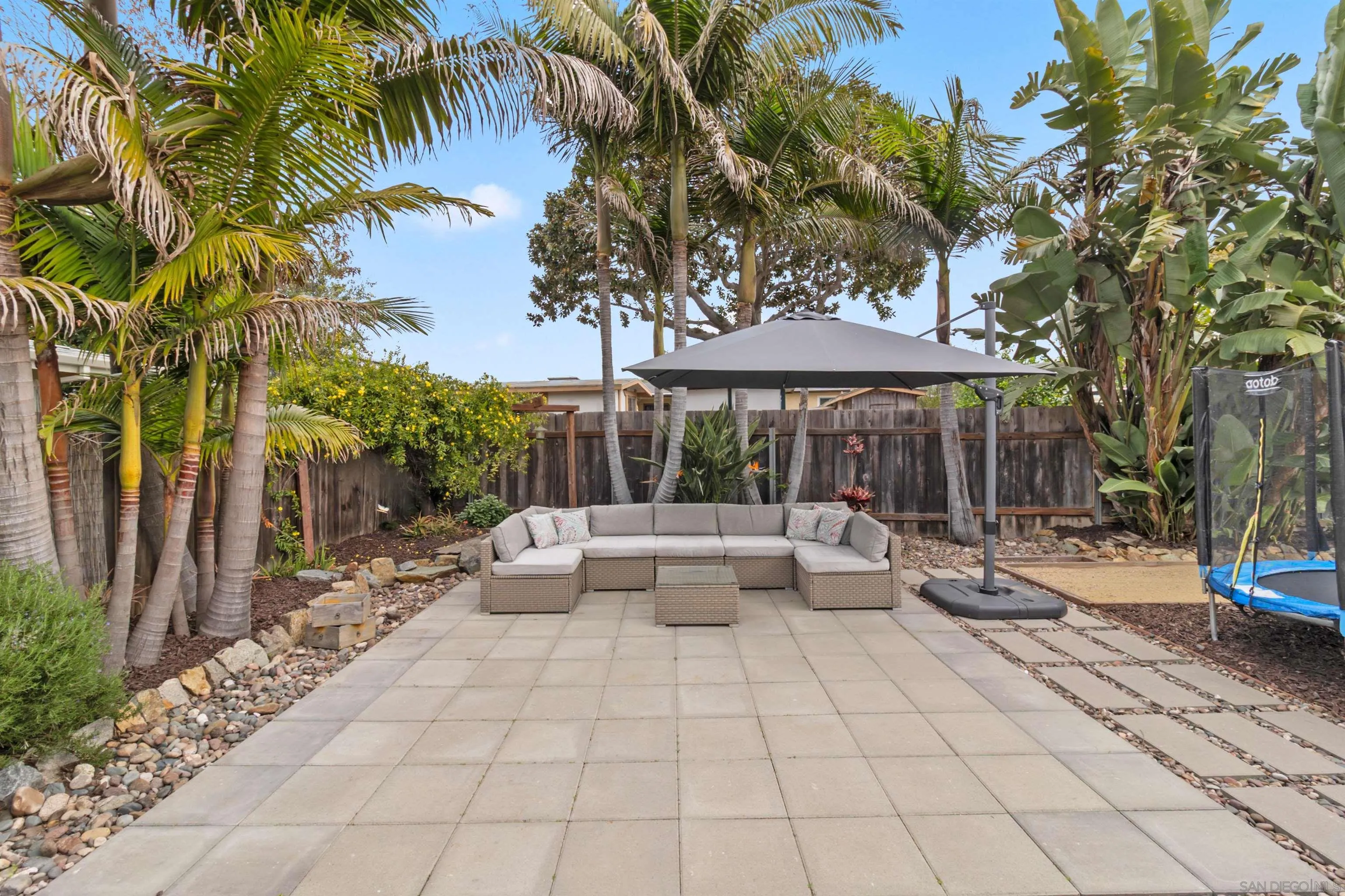 https://cdn.realtyfeed.com/cdn/127/260001927/d8f6f1bba61c6829880366fce2628337.webp