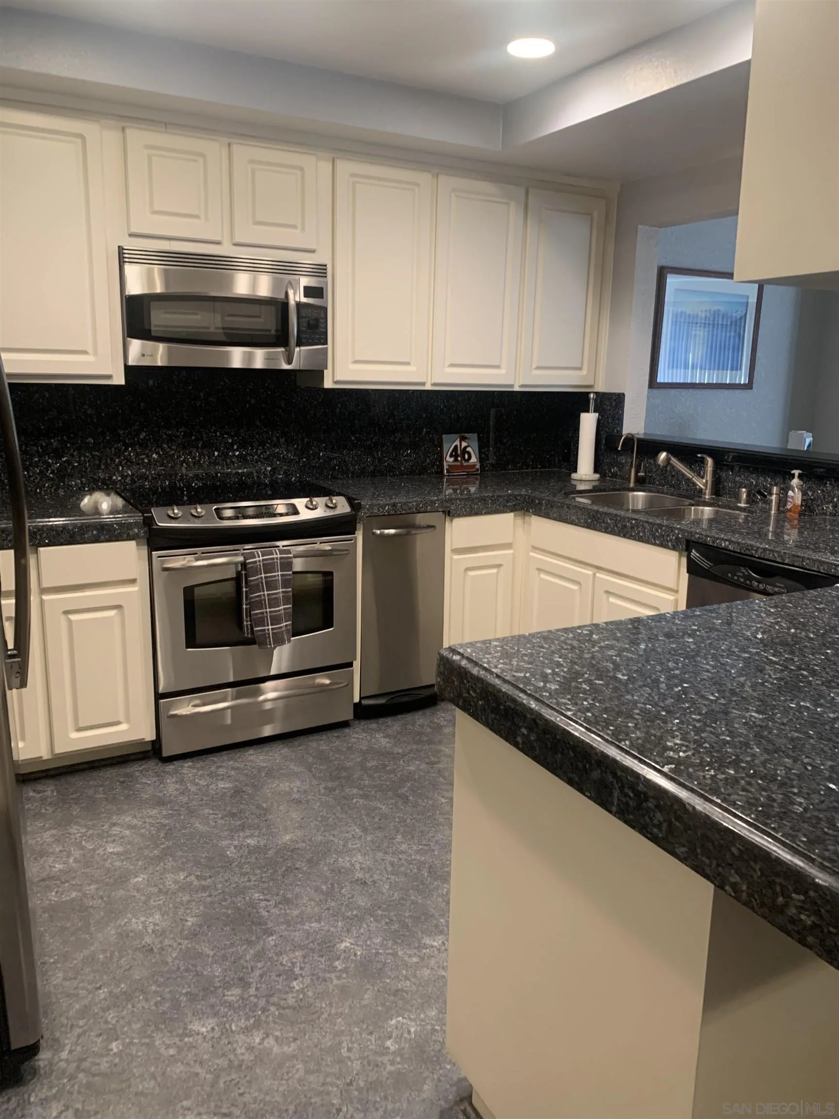 https://cdn.realtyfeed.com/cdn/127/260001931/d56b0e163ed3b4f3777b9835d5ce19b7.webp