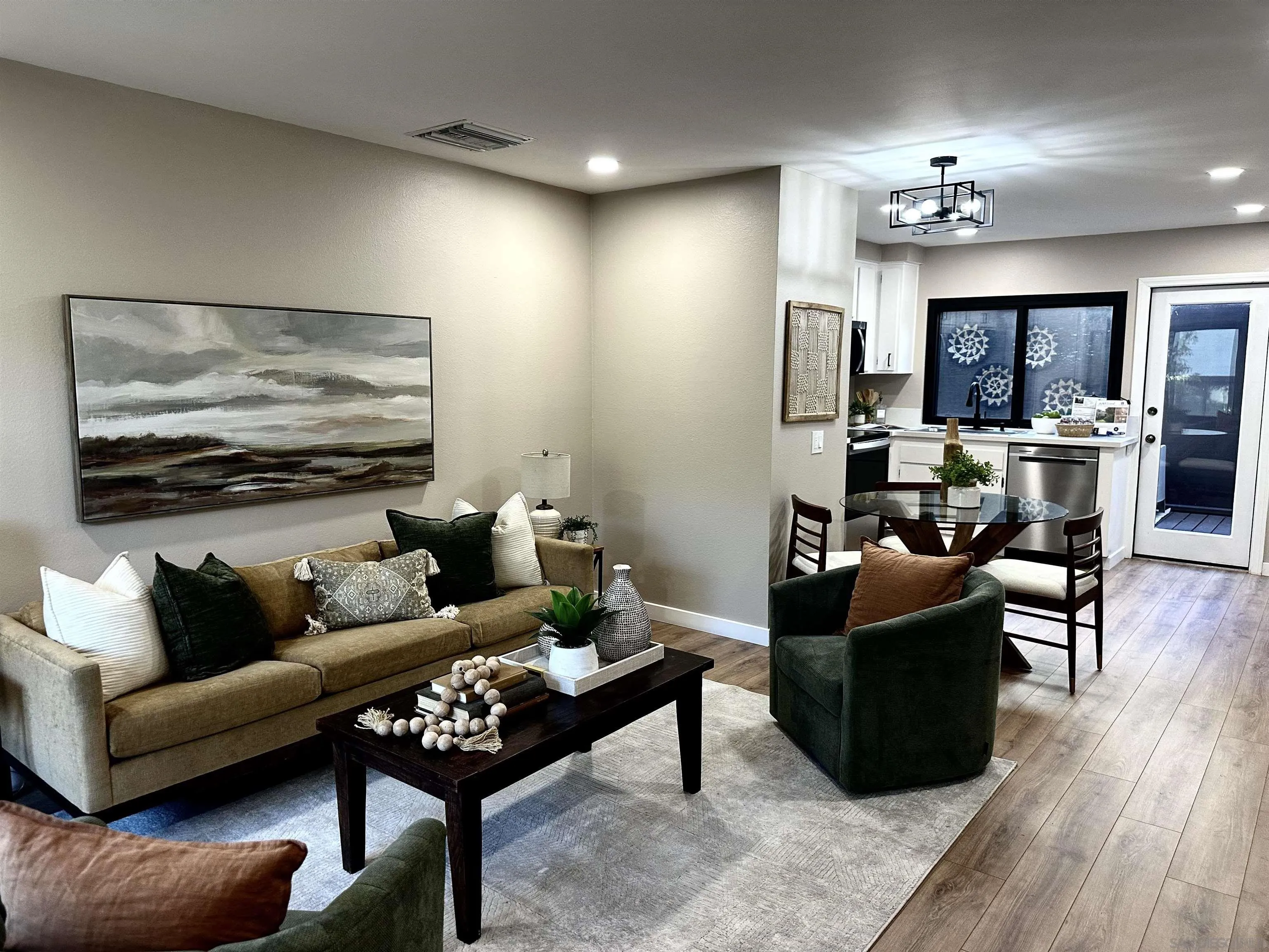 https://cdn.realtyfeed.com/cdn/127/260001933/12847ed133d658304040f426f84582df.webp