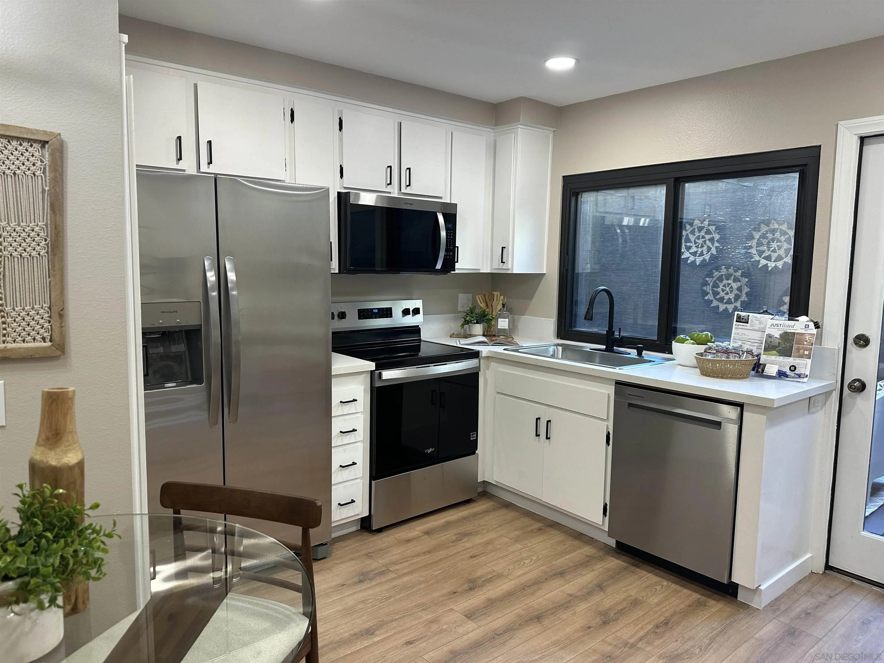 https://cdn.realtyfeed.com/cdn/127/260001933/2751da8e3147b64307a0b08fb752cbbd.webp