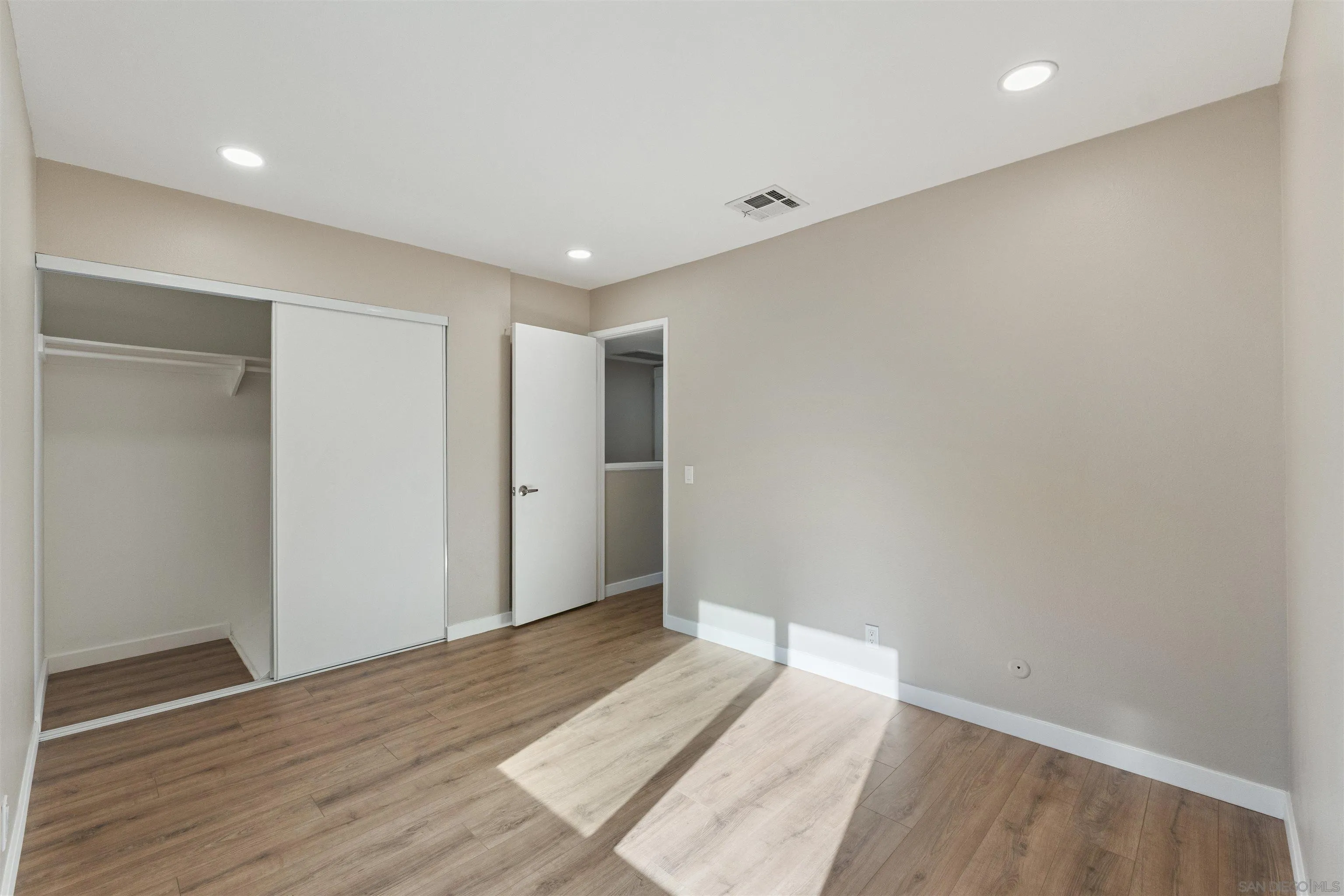 https://cdn.realtyfeed.com/cdn/127/260001933/5a6ac5645adbde9bc1807ea1b9249bd4.webp