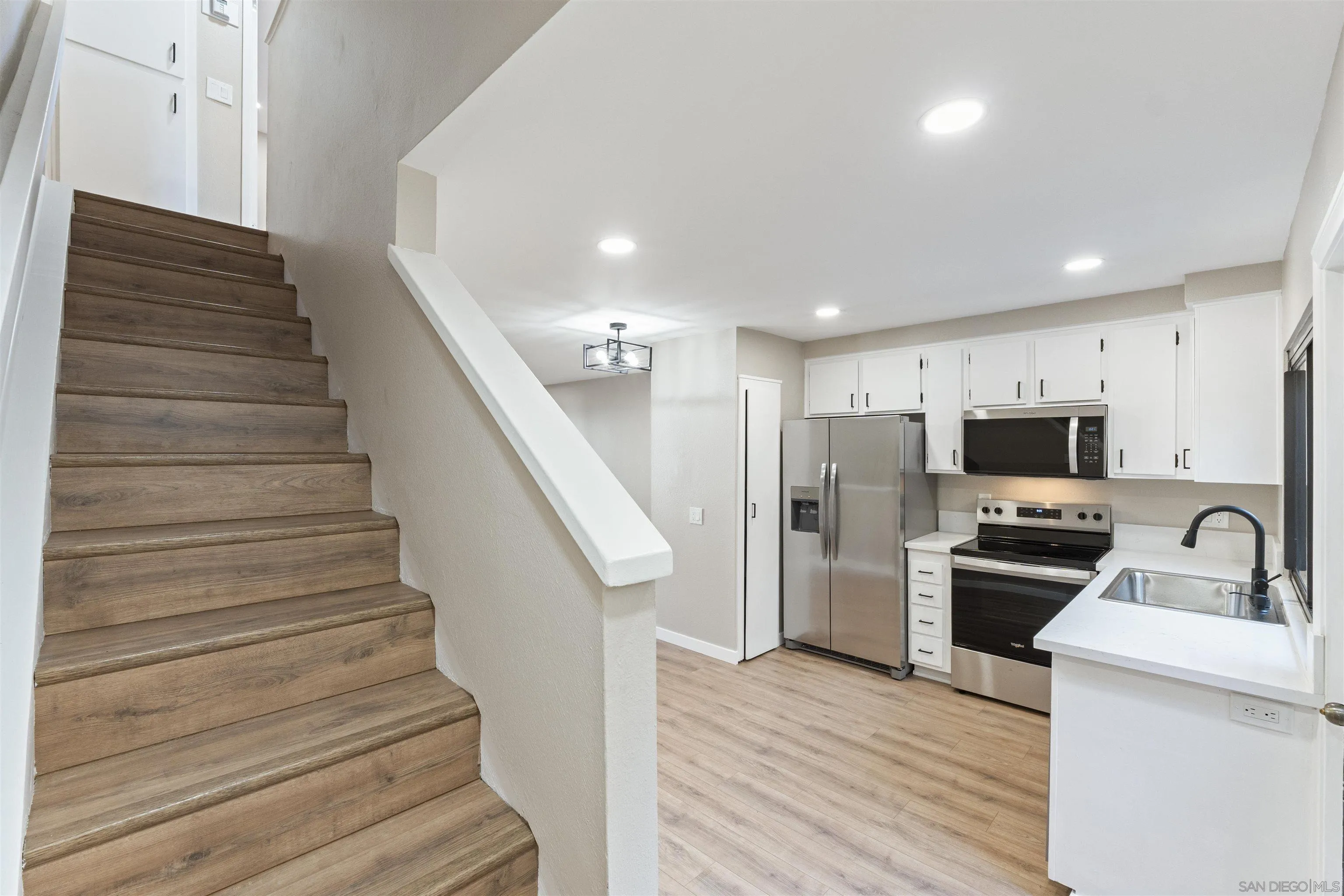 https://cdn.realtyfeed.com/cdn/127/260001933/6d0dafcbcf587627ffe0616fde6b4b67.webp