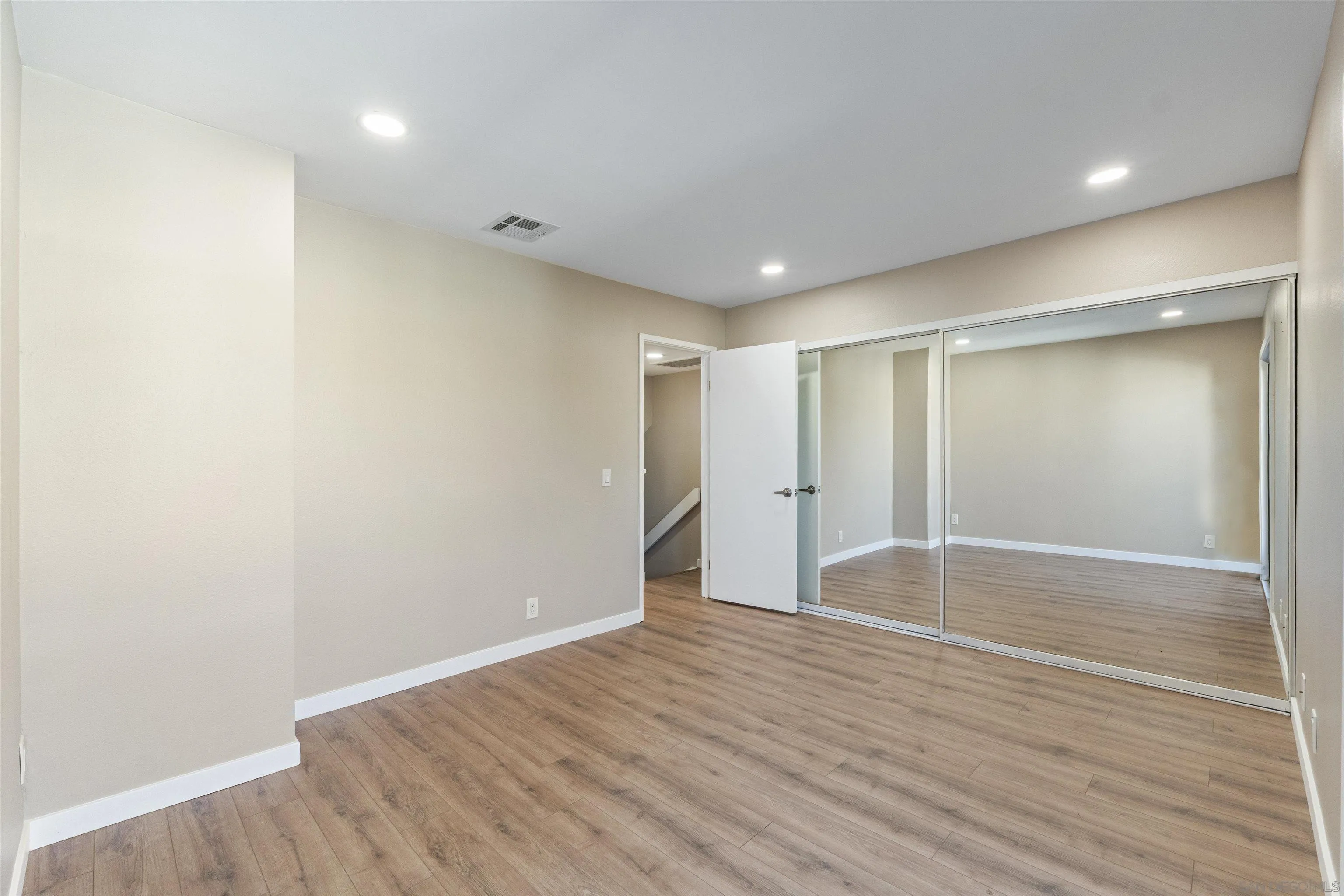 https://cdn.realtyfeed.com/cdn/127/260001933/940774a03006adc2f5c1f833c4b2b3d6.webp