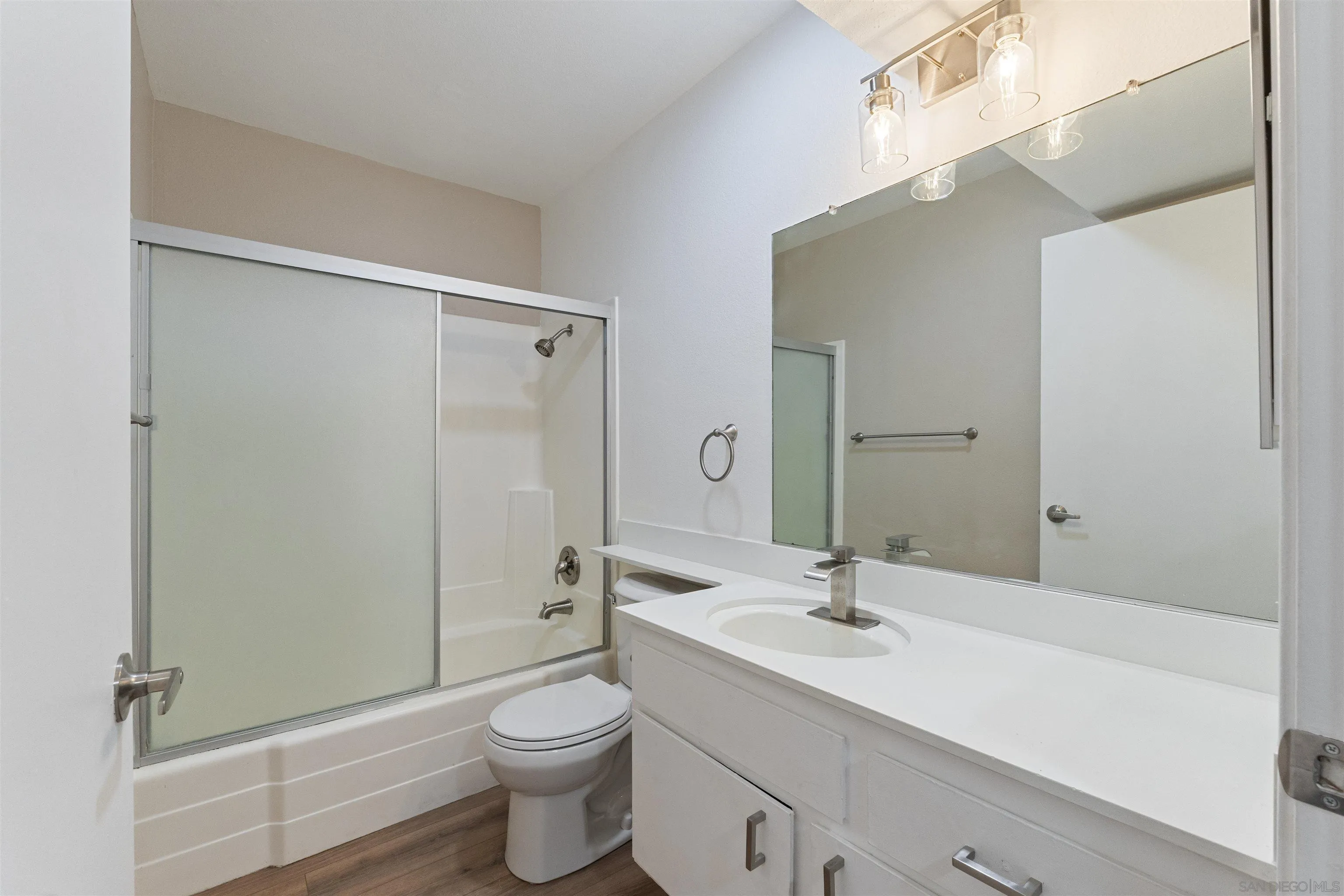 https://cdn.realtyfeed.com/cdn/127/260001933/e379b65f2ad5a894075cd72b7814570c.webp
