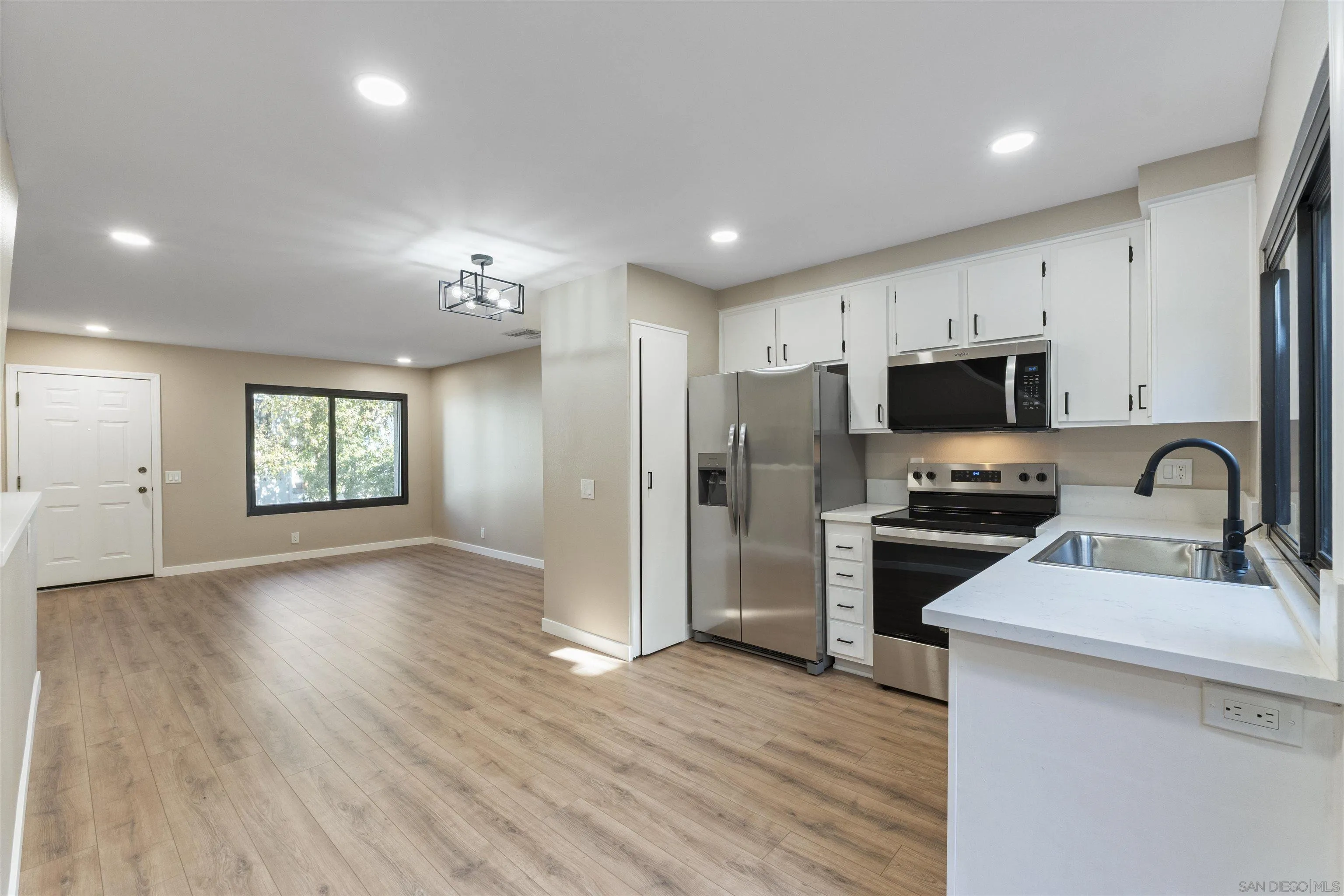 Photo #8: 260001933 Listing: Photo #8