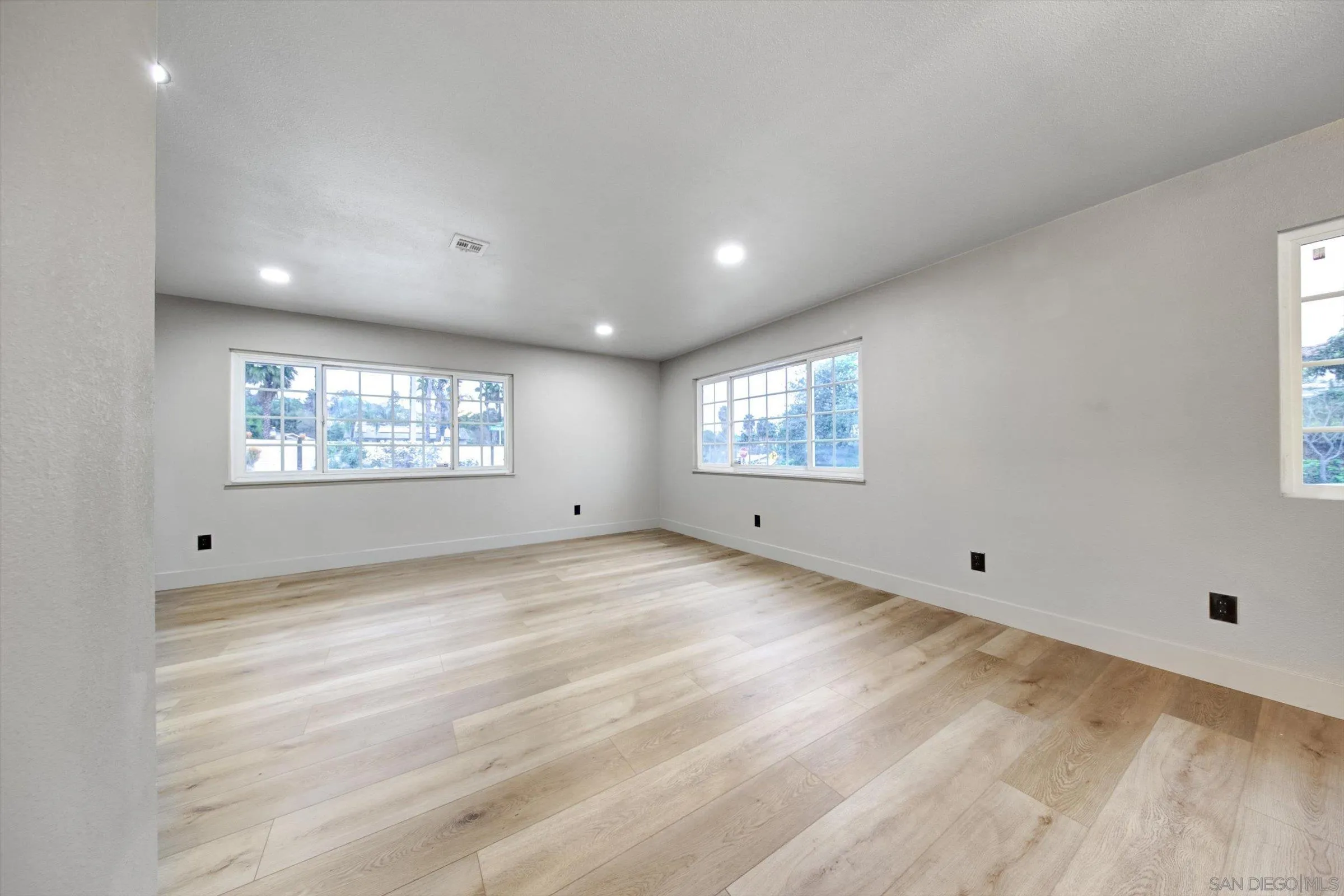 https://cdn.realtyfeed.com/cdn/127/260001935/5084d02b72ed6a6e42d5e4a22d68a766.webp