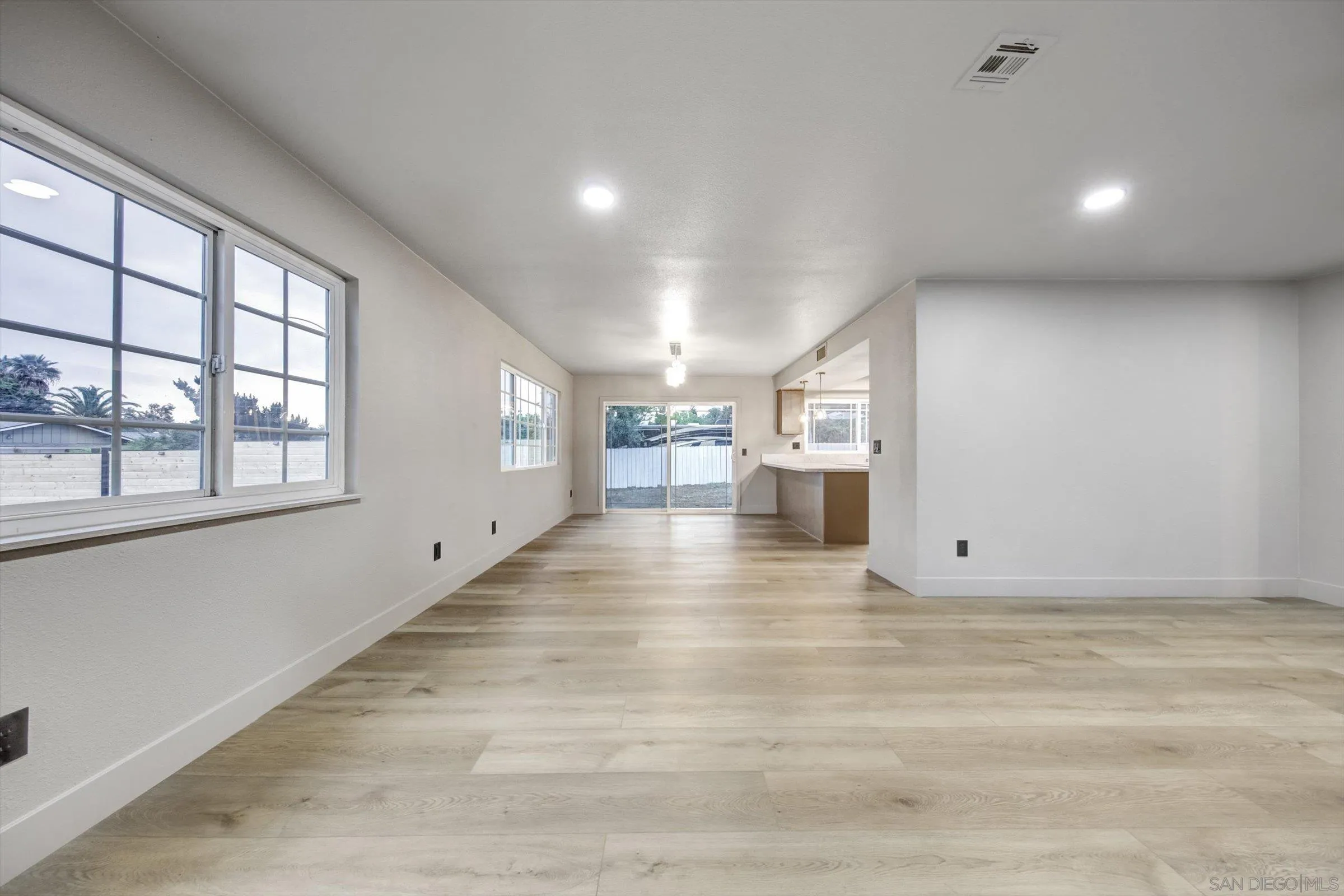 https://cdn.realtyfeed.com/cdn/127/260001935/6d82e2b37b4d0c6270b2484ab5f842ef.webp