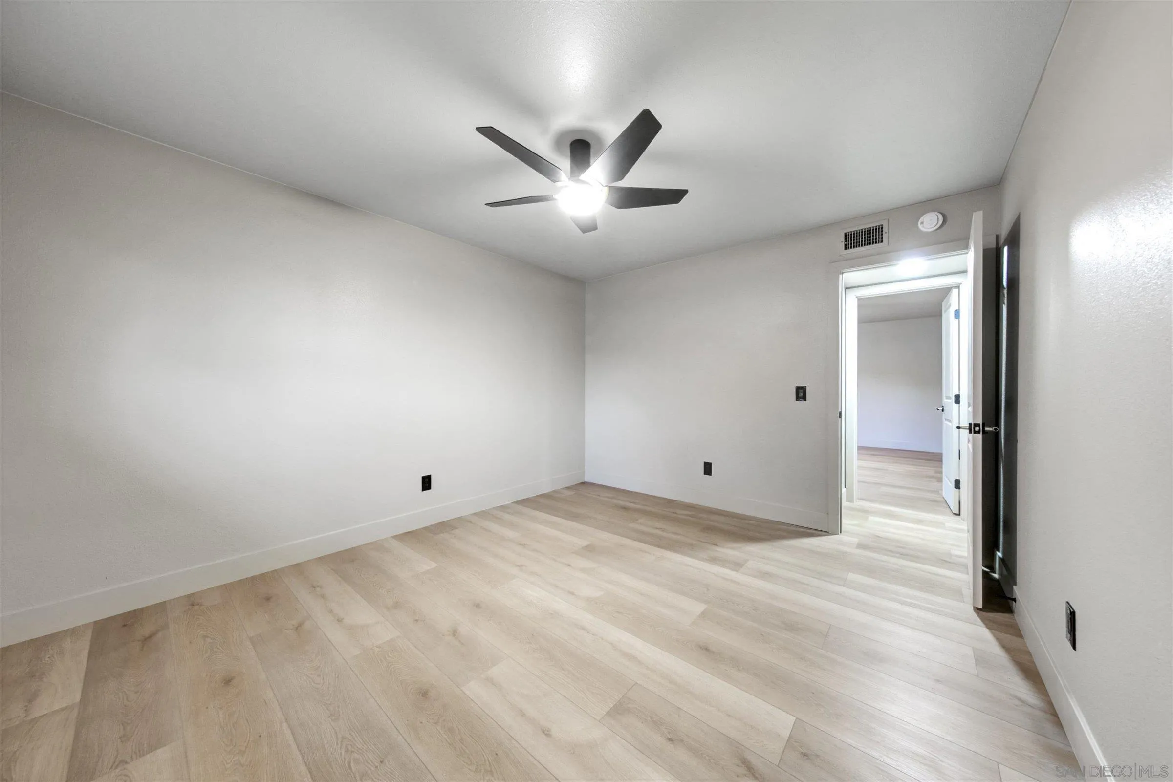 https://cdn.realtyfeed.com/cdn/127/260001935/7322e02cb27256f89b71857afce463f1.webp