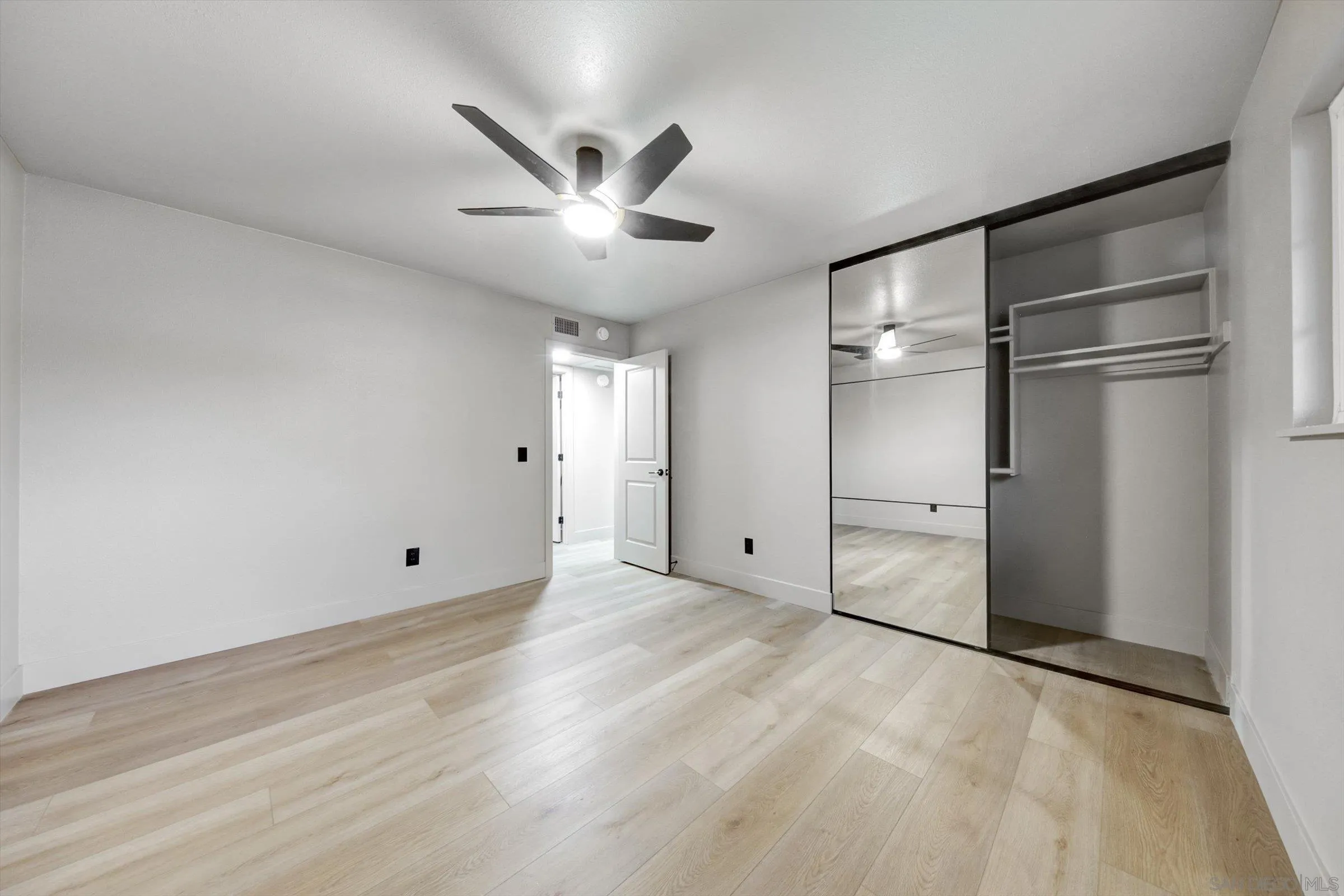 https://cdn.realtyfeed.com/cdn/127/260001935/877b3c9a28681886cf9e13710f11e6b3.webp