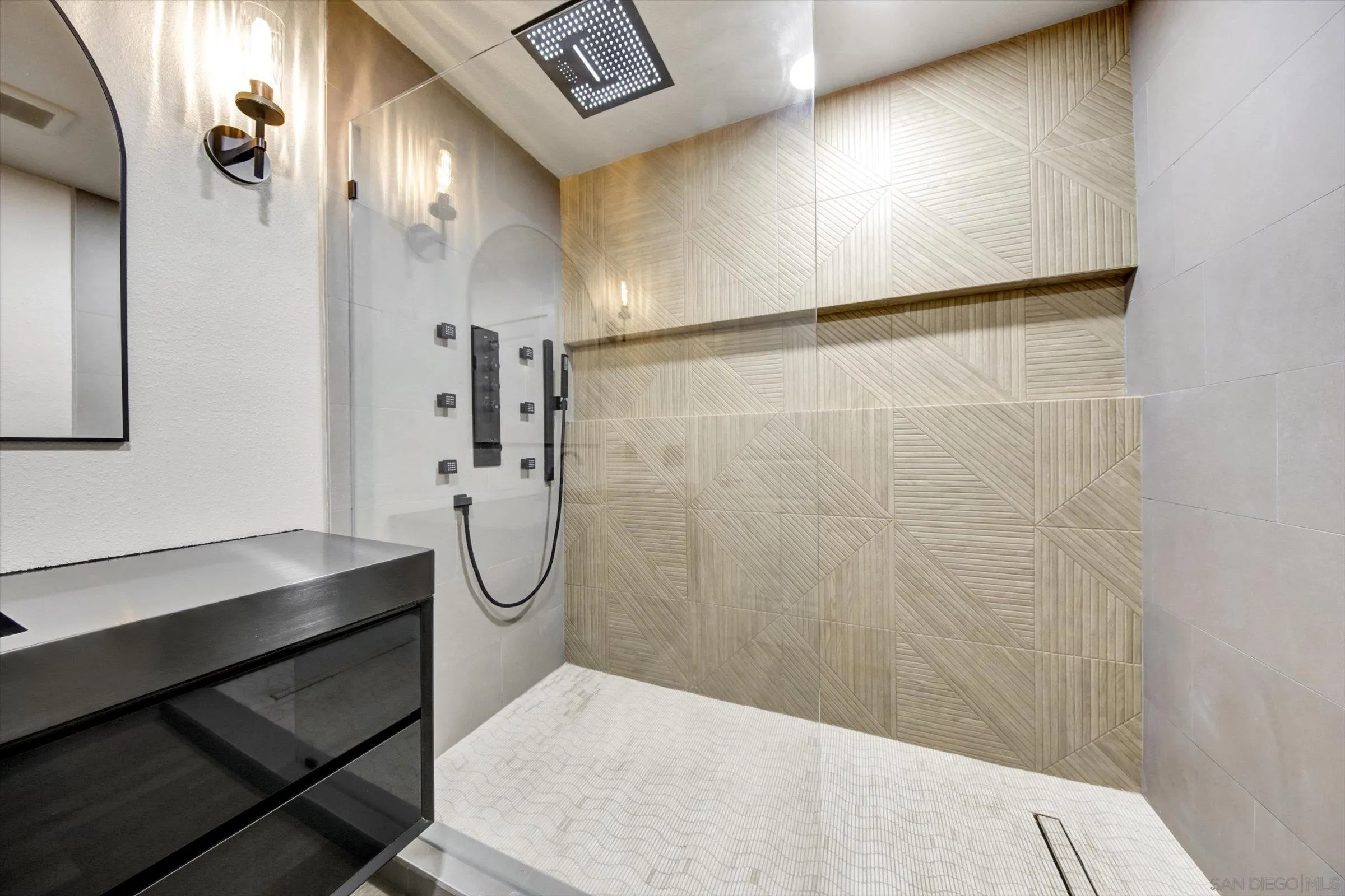 https://cdn.realtyfeed.com/cdn/127/260001935/8876b57e55021a270f75fade0baea008.webp