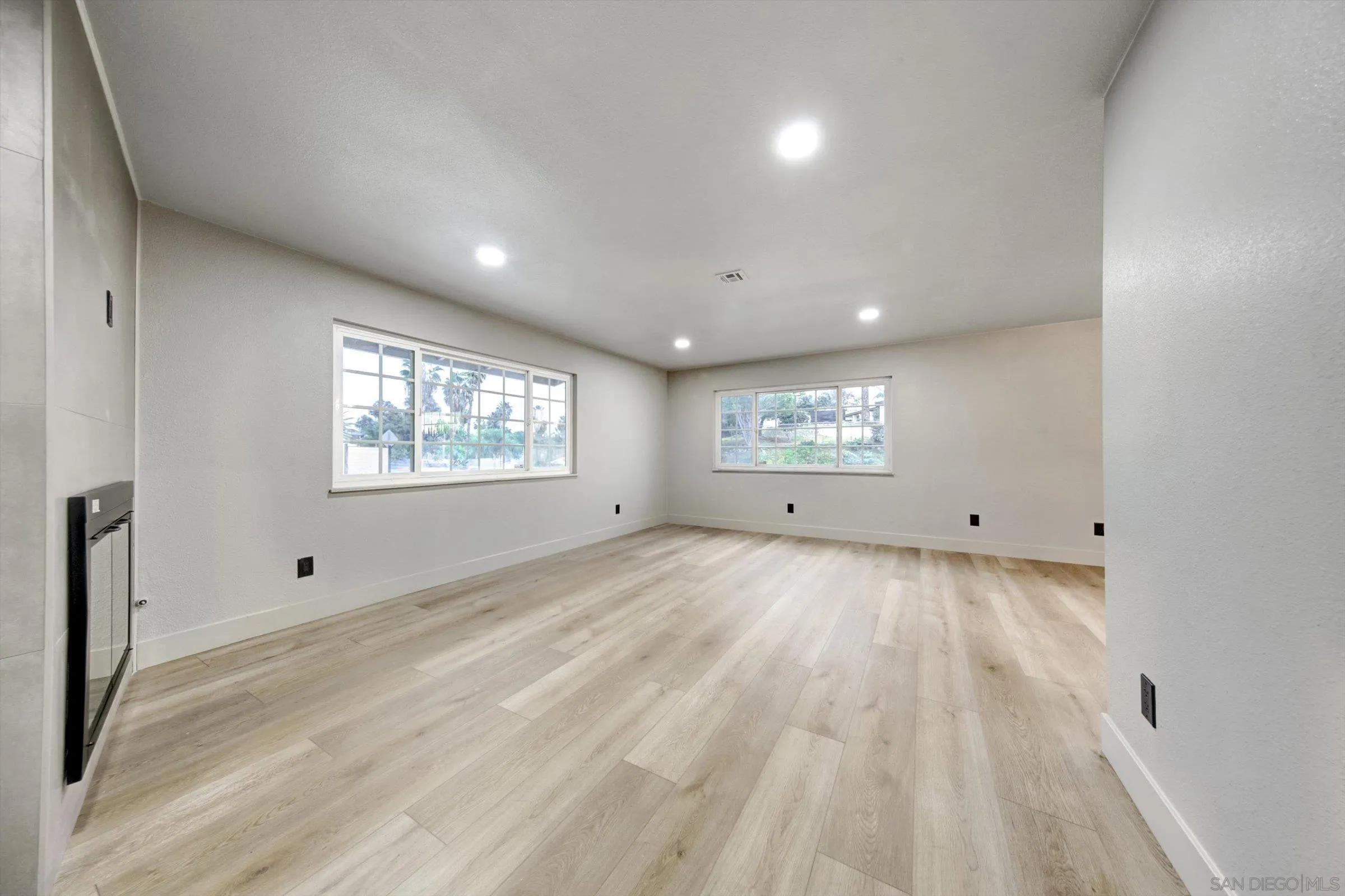 https://cdn.realtyfeed.com/cdn/127/260001935/972e3024d2a8fa0b873b01770a299800.webp