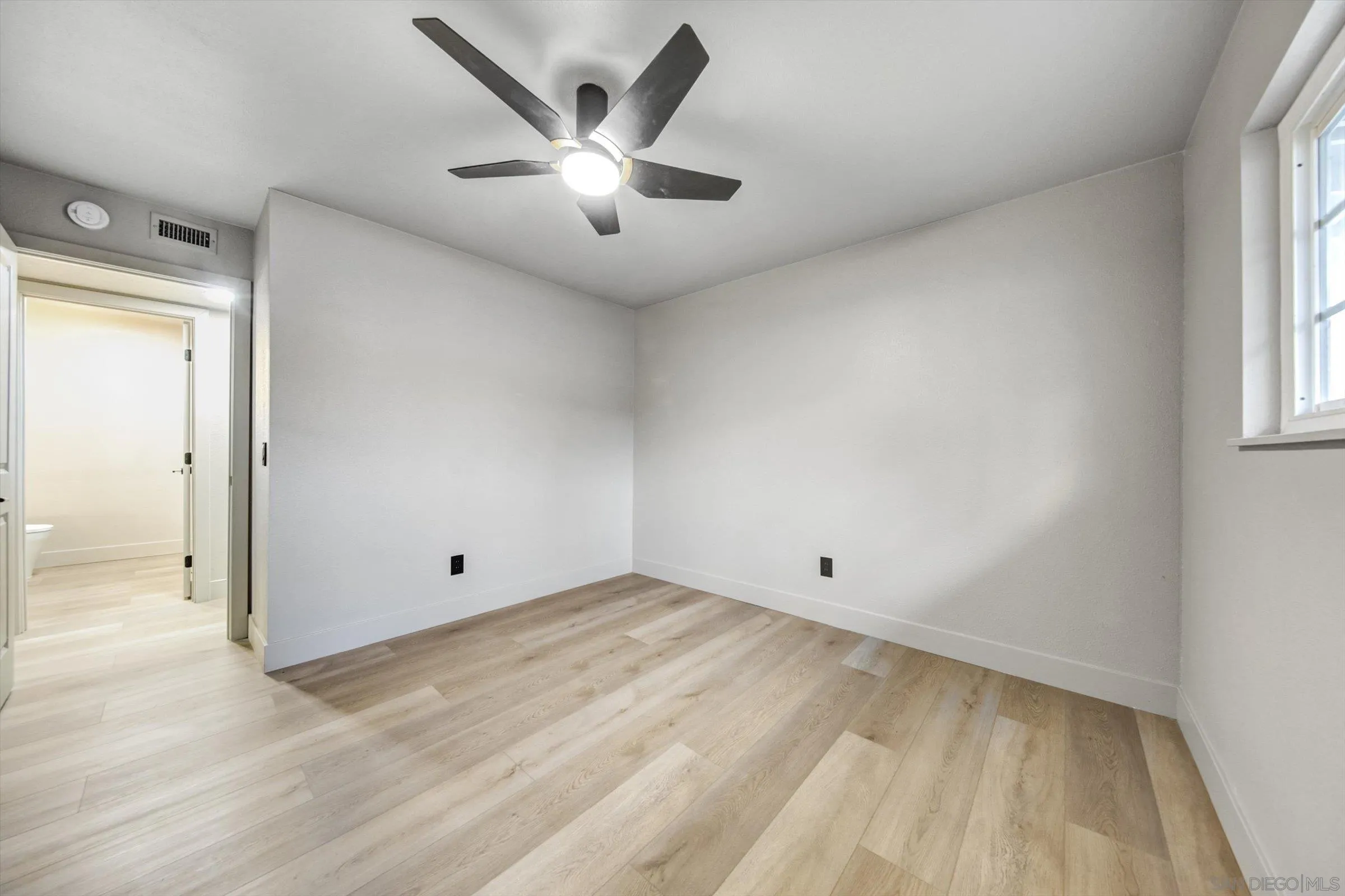 https://cdn.realtyfeed.com/cdn/127/260001935/aab9e98fb29ed51107ab2cfe20dbfe66.webp