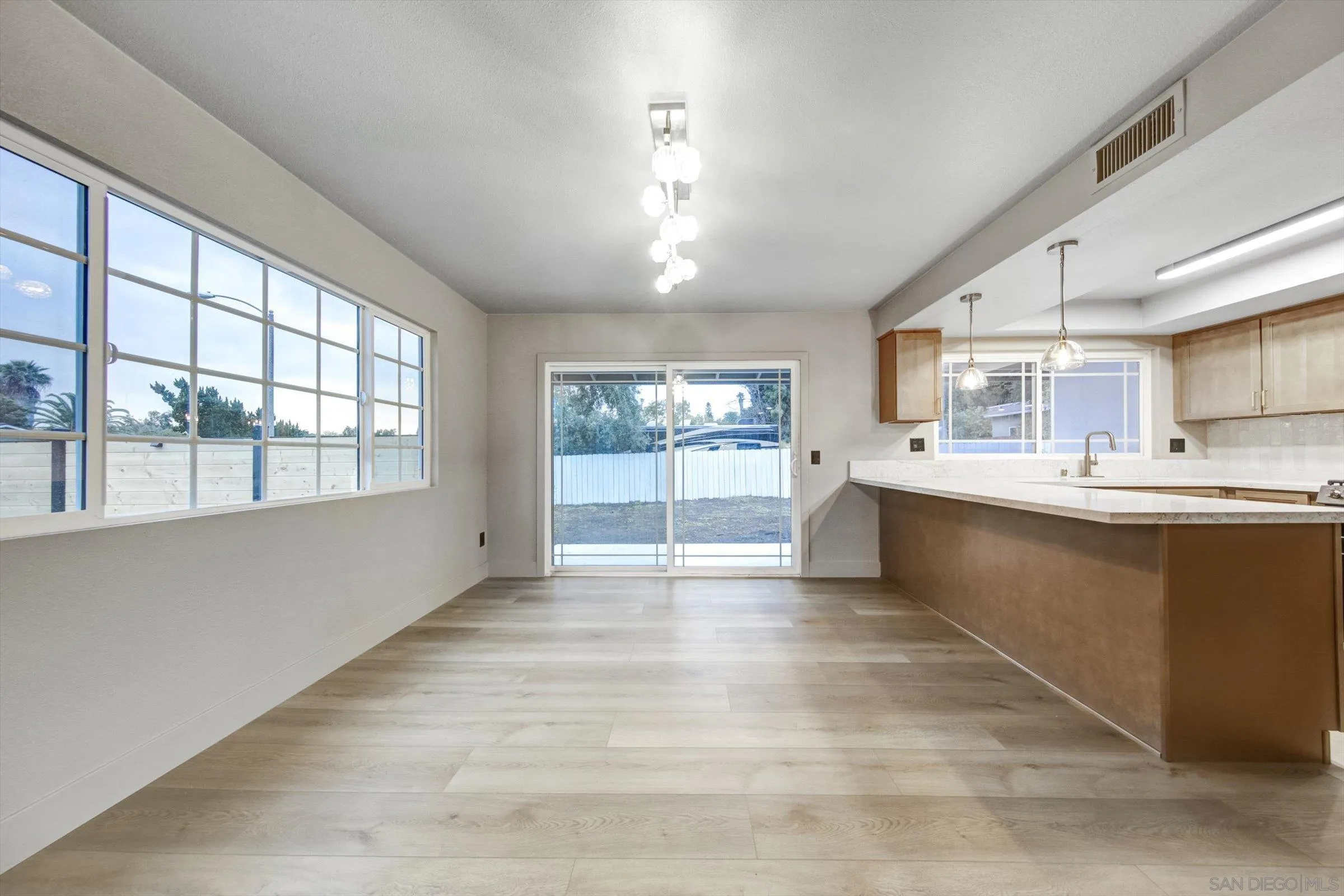 https://cdn.realtyfeed.com/cdn/127/260001935/c40395f2af19d806d638754ff21fd69c.webp