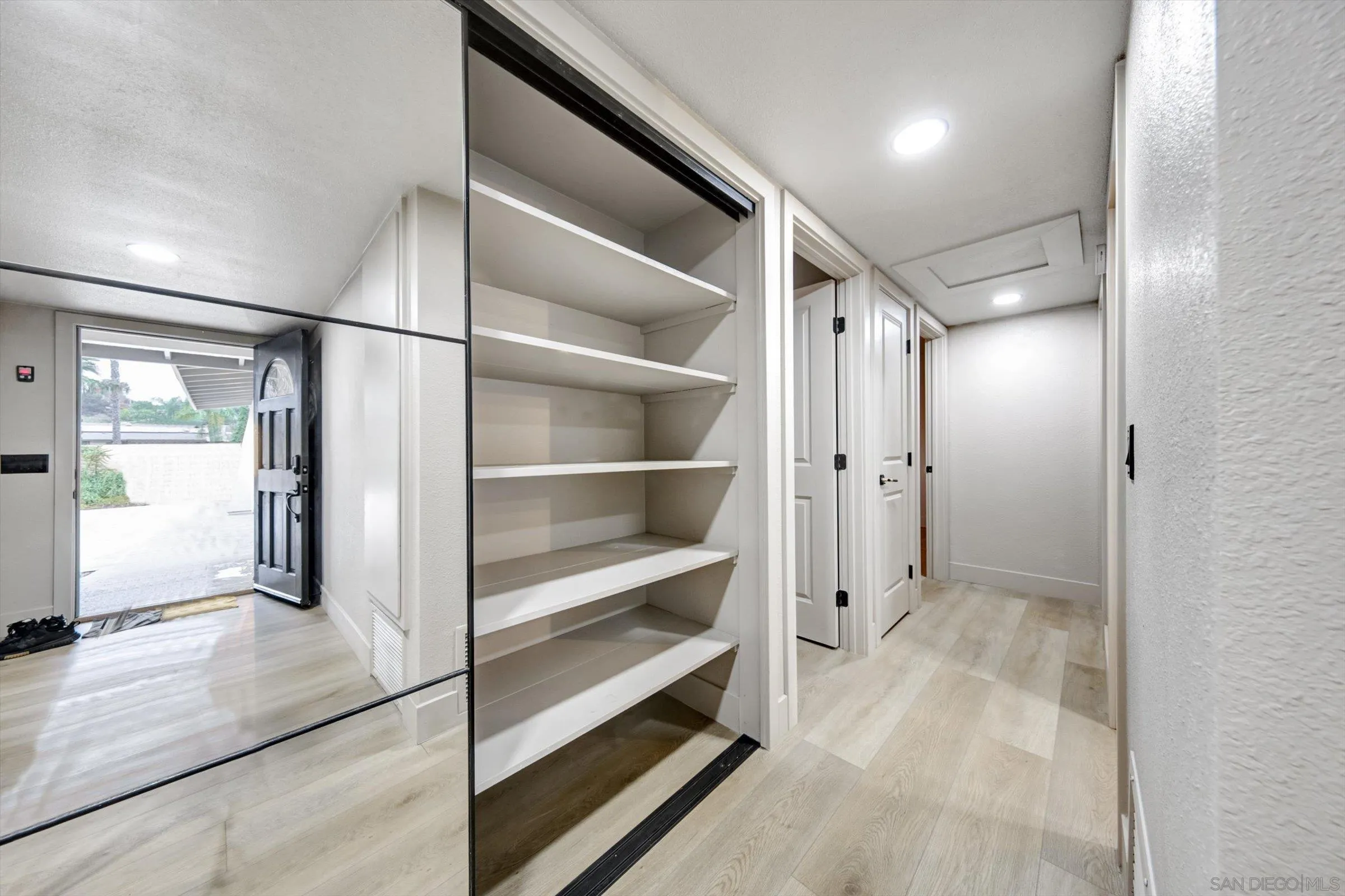 https://cdn.realtyfeed.com/cdn/127/260001935/f113eaf01139ccb8f627425fed275974.webp
