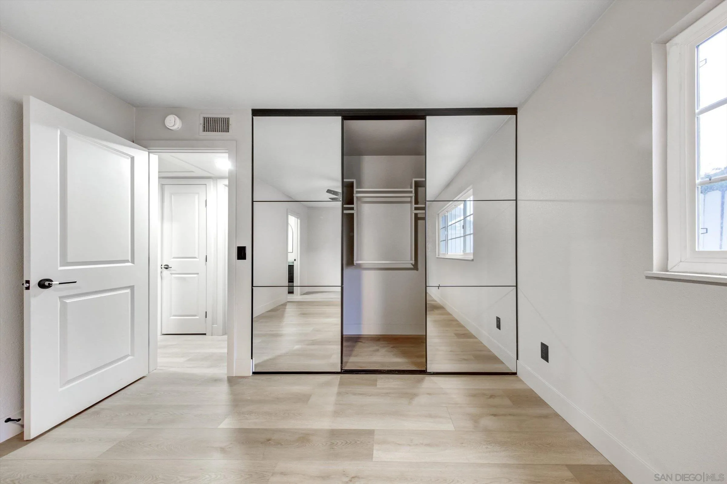 https://cdn.realtyfeed.com/cdn/127/260001935/fe51f6552399a4af74f423bcac1f2a9c.webp
