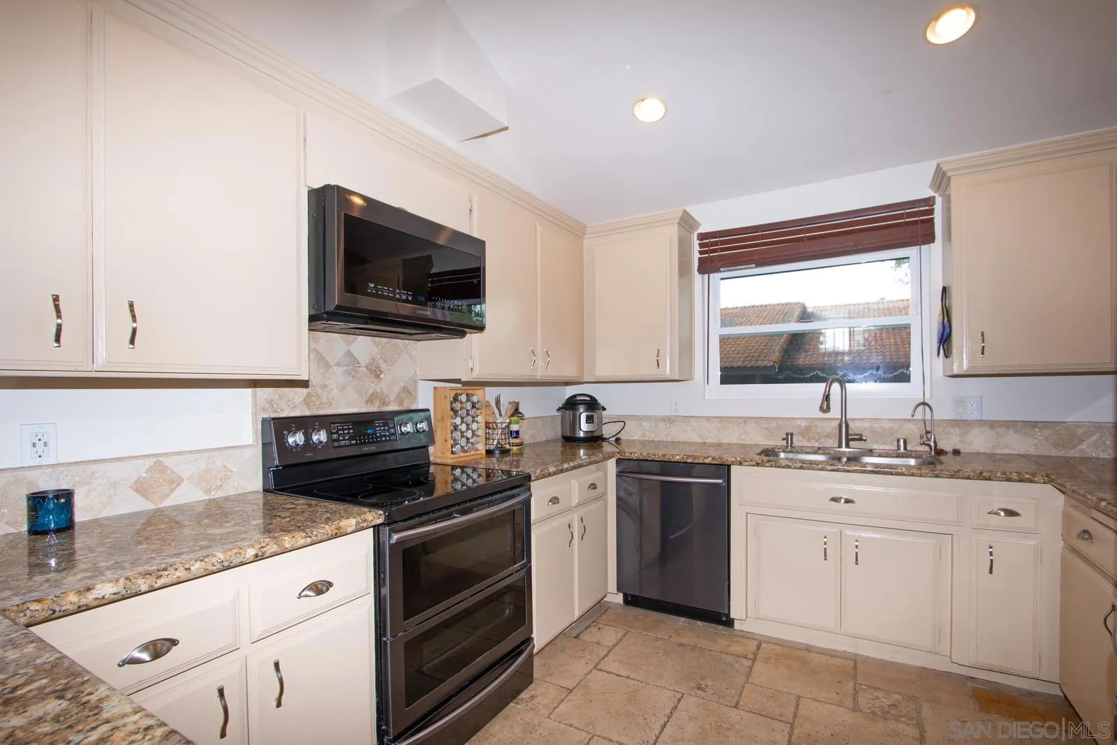 Photo #11: 260001937 Listing: Photo #11