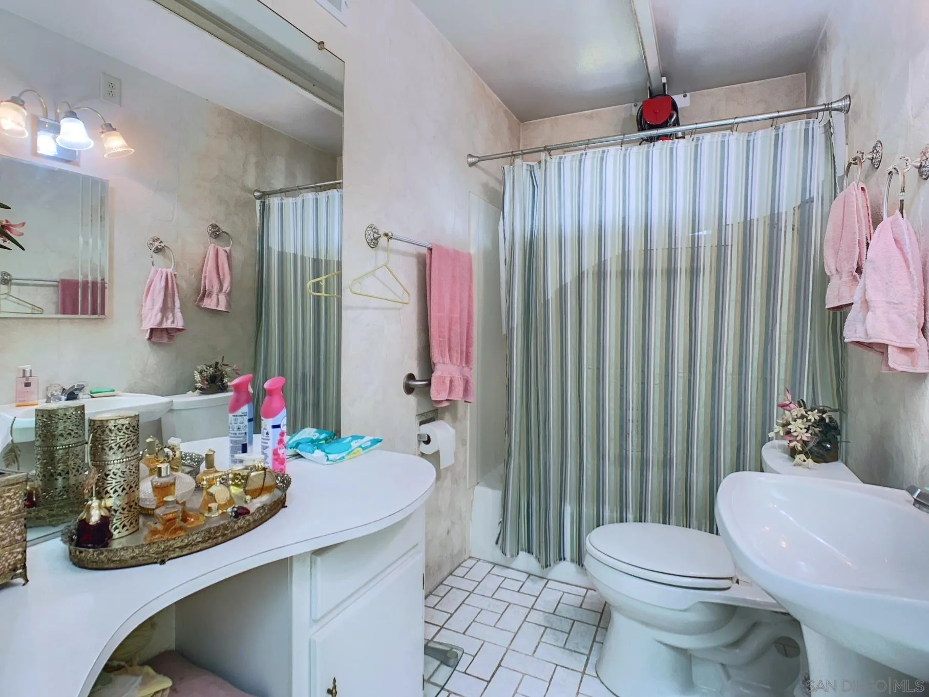 https://cdn.realtyfeed.com/cdn/127/260001938/f1f78d284209f448bda258ac13862bfa.webp