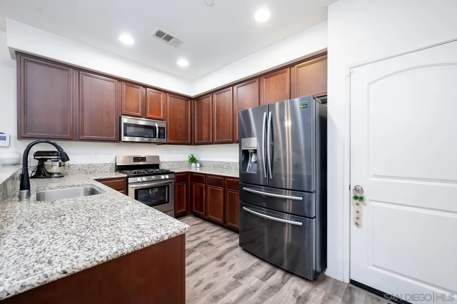 Photo #11: 260001944 Listing: Photo #11