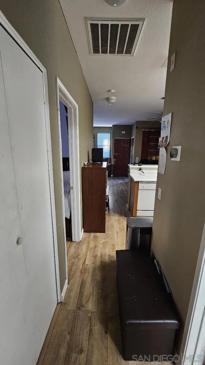 Photo #8: 260001947 Listing: Photo #8