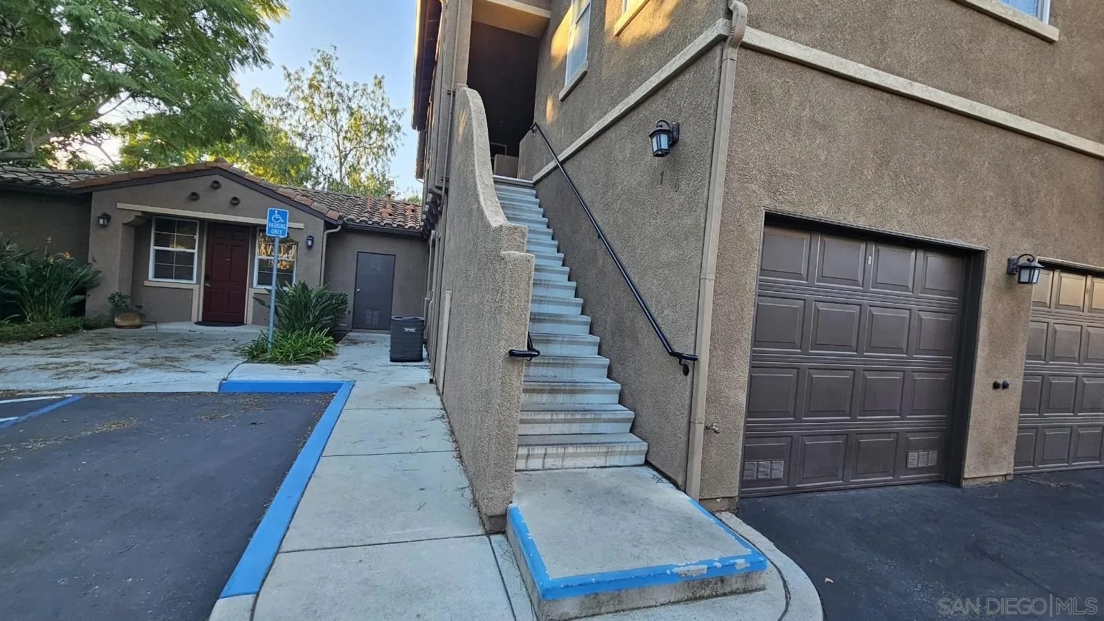 Photo #2: 260001947 Listing: Photo #2