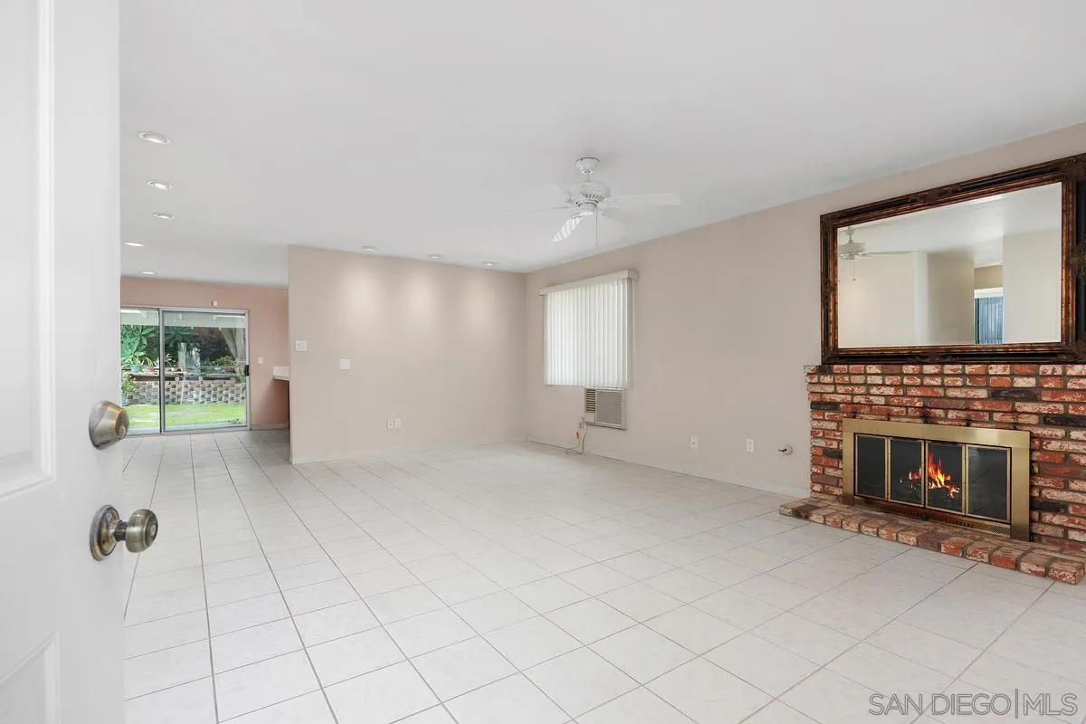https://cdn.realtyfeed.com/cdn/127/260001948/f1dcd5591886e865bf659016e1cf2531.webp