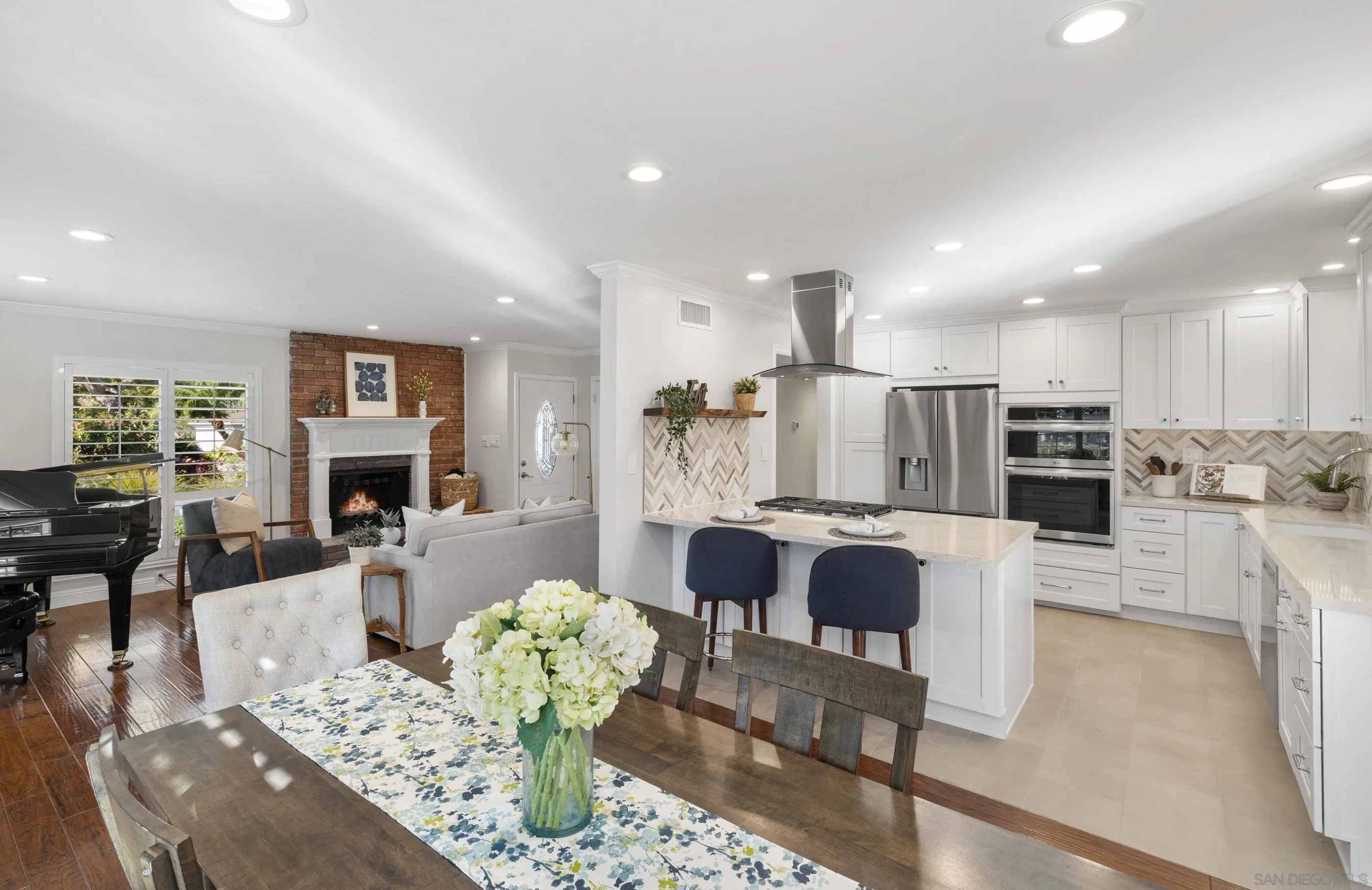 https://cdn.realtyfeed.com/cdn/127/260001955/0e88aa6d66ae413c2e05700fafd09891.webp