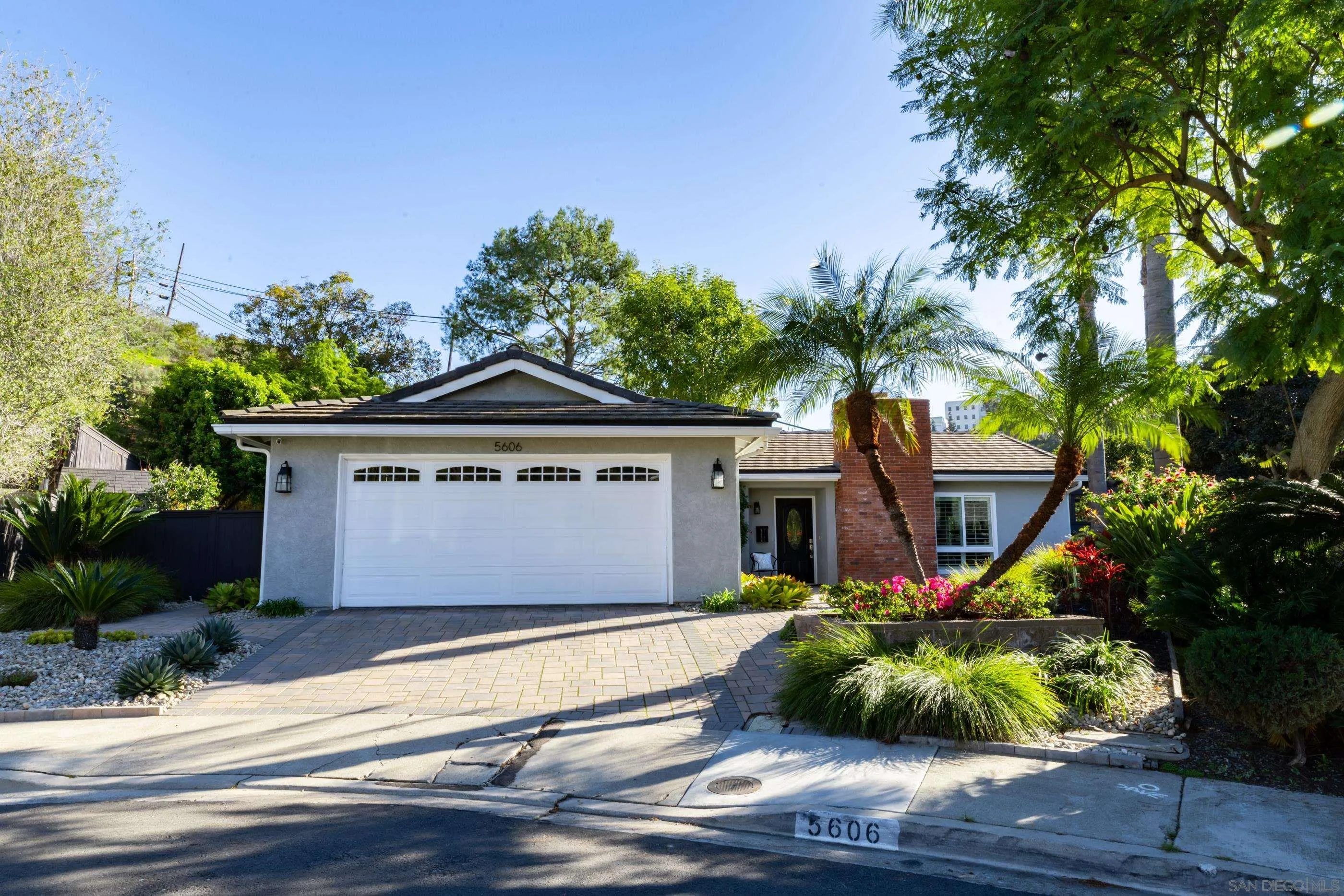 https://cdn.realtyfeed.com/cdn/127/260001955/e293f0108304917a908f60277beb0403.webp