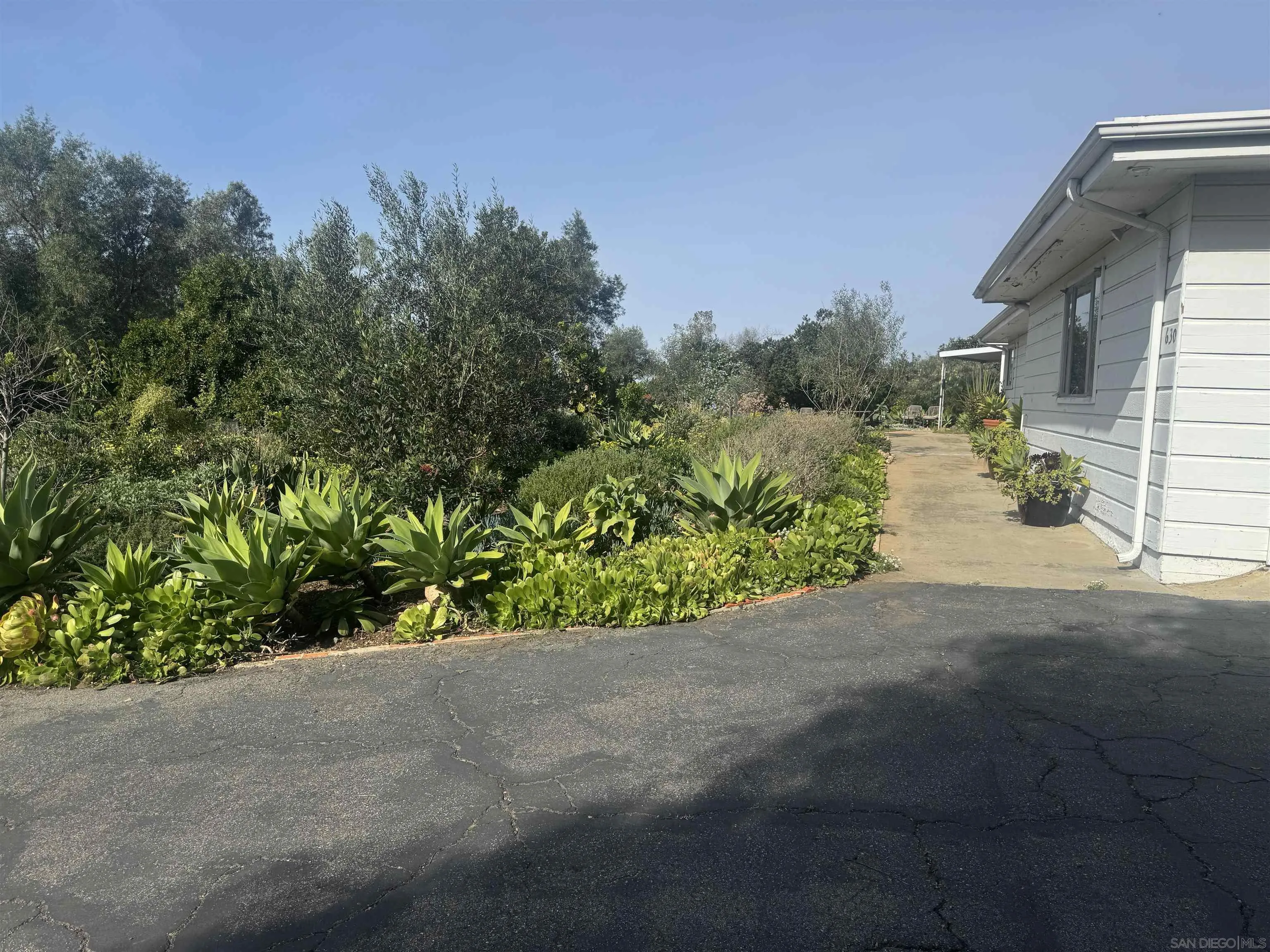 https://cdn.realtyfeed.com/cdn/127/260001961/261c7c278f3e361ad83e374c47dbe838.webp