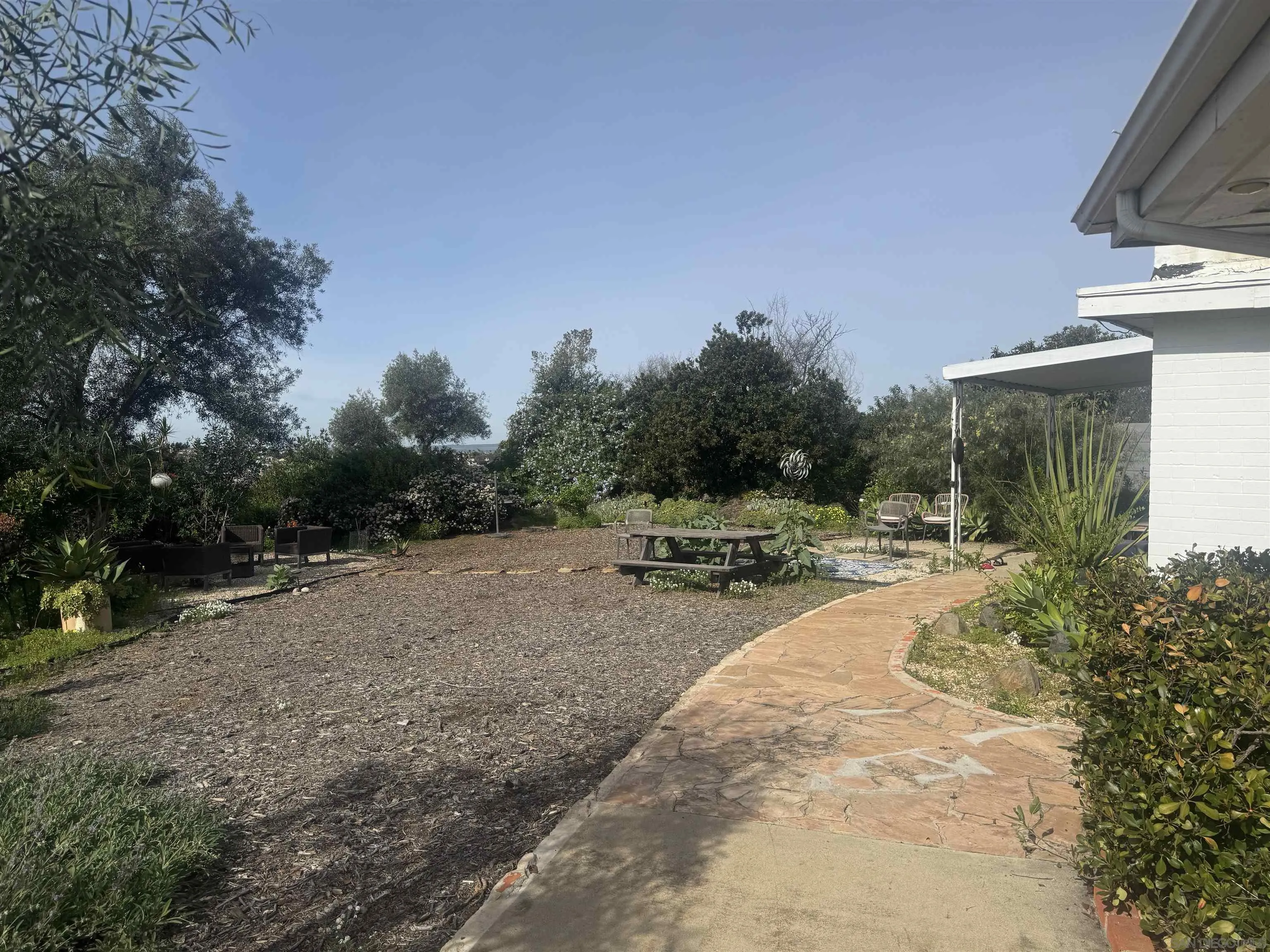 https://cdn.realtyfeed.com/cdn/127/260001961/516033551c5125f12e3642cead4617dd.webp