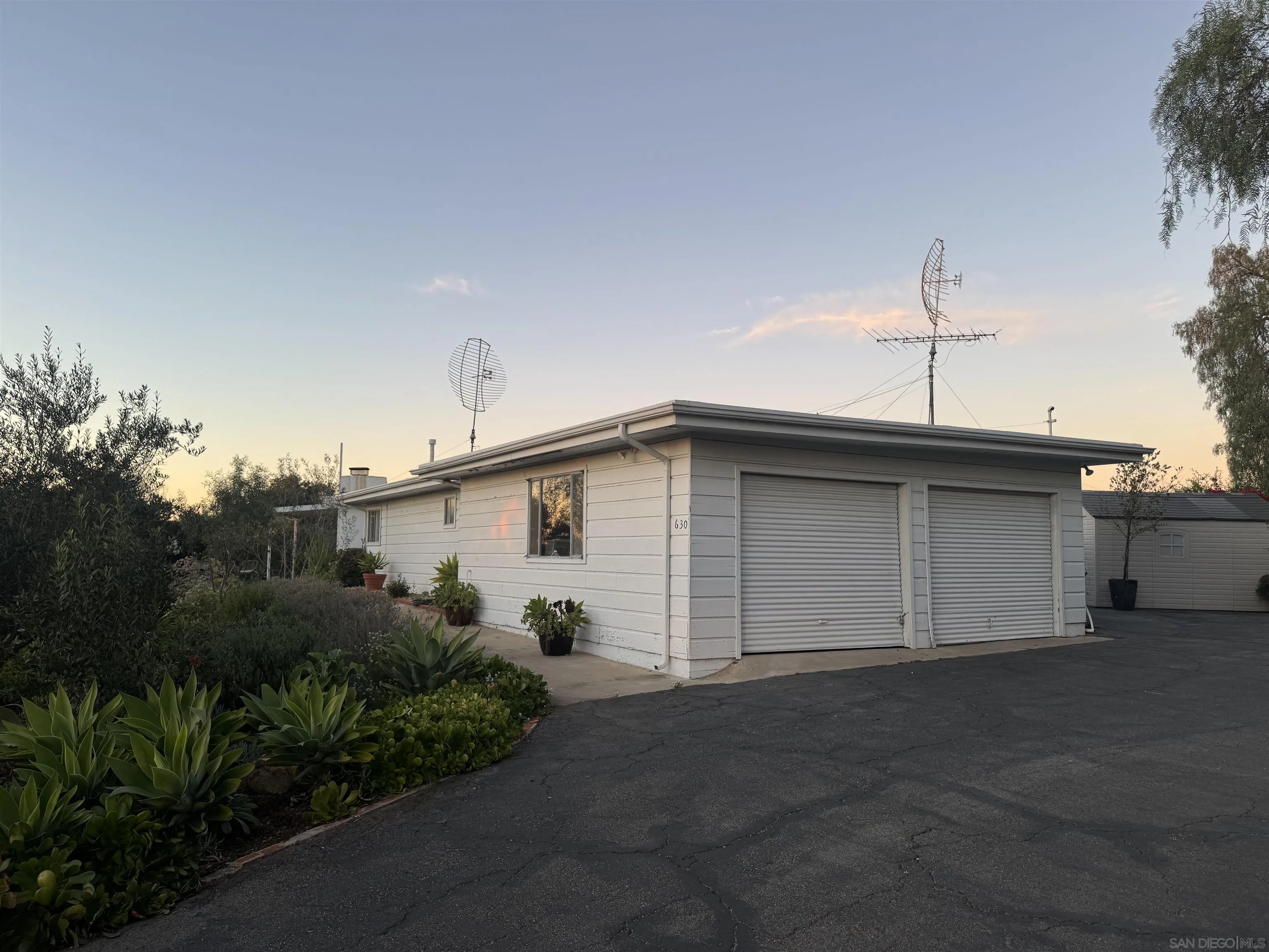 https://cdn.realtyfeed.com/cdn/127/260001961/63e74dd09c51660858e5ce13b276b5b0.webp