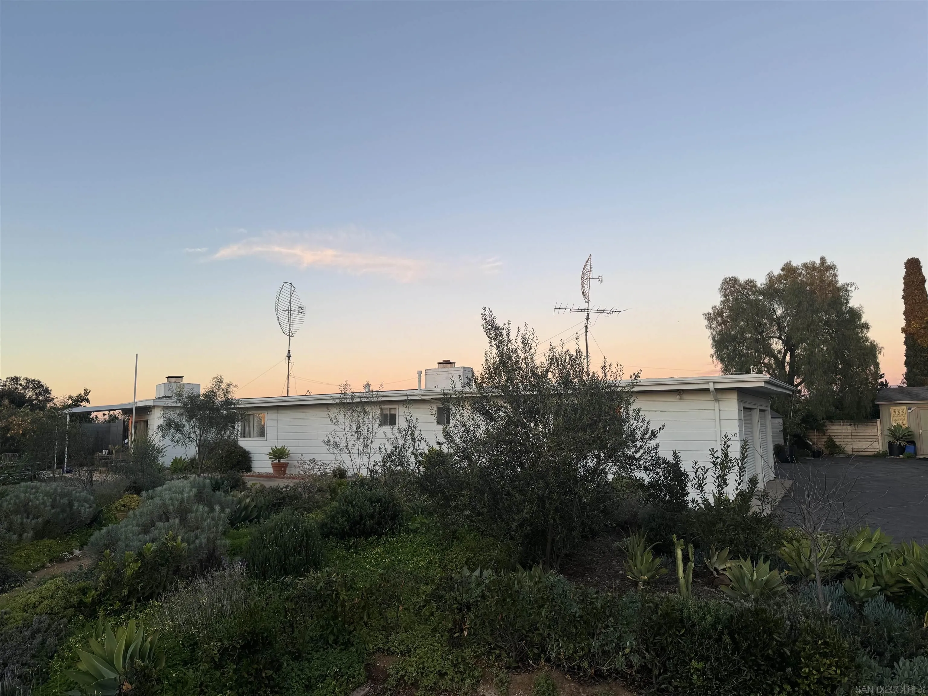 https://cdn.realtyfeed.com/cdn/127/260001961/71976ede4d65f74aac4feb1efed1c875.webp