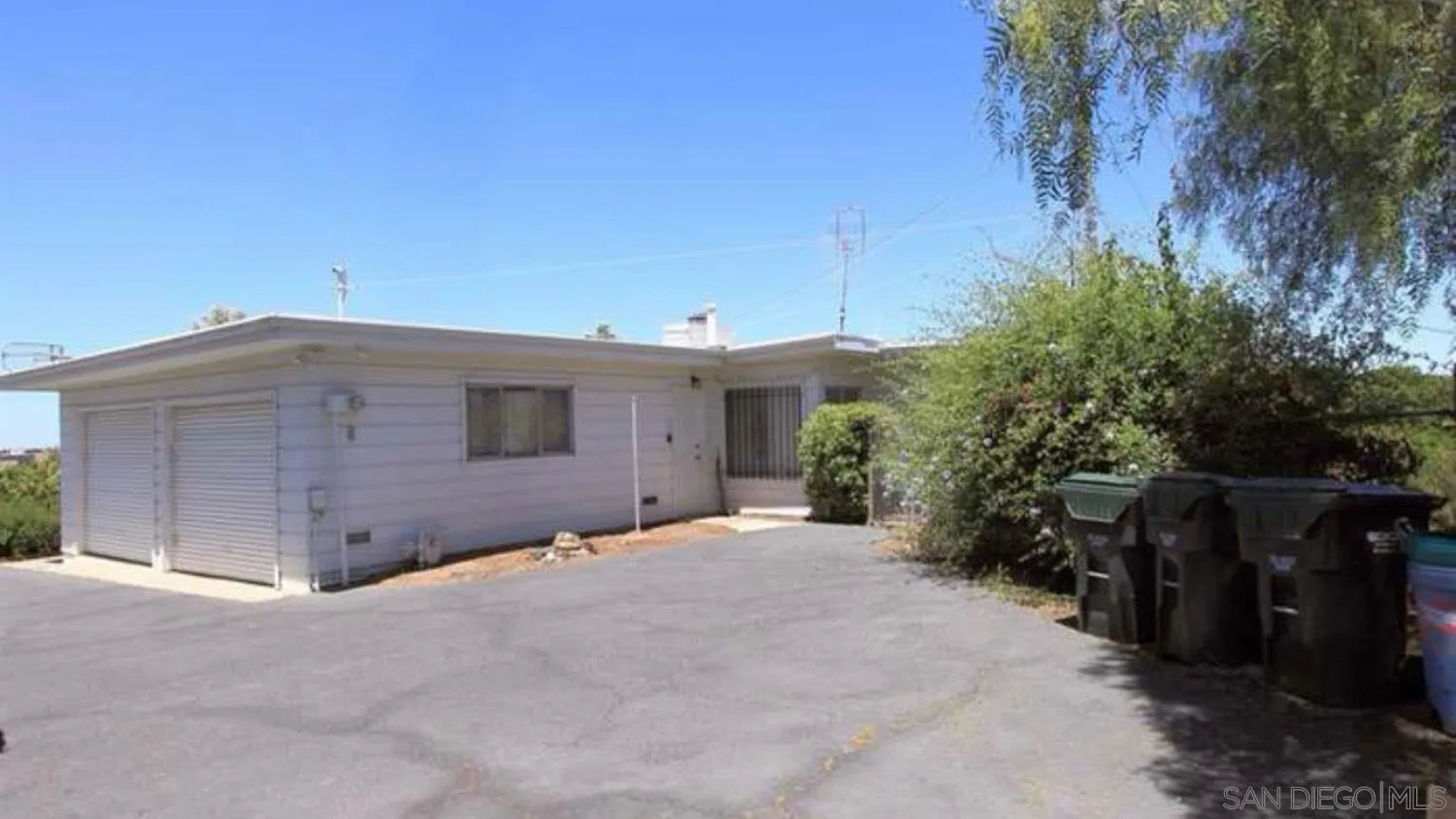 https://cdn.realtyfeed.com/cdn/127/260001961/8465732ae161b17f26585f91f7a7999a.webp