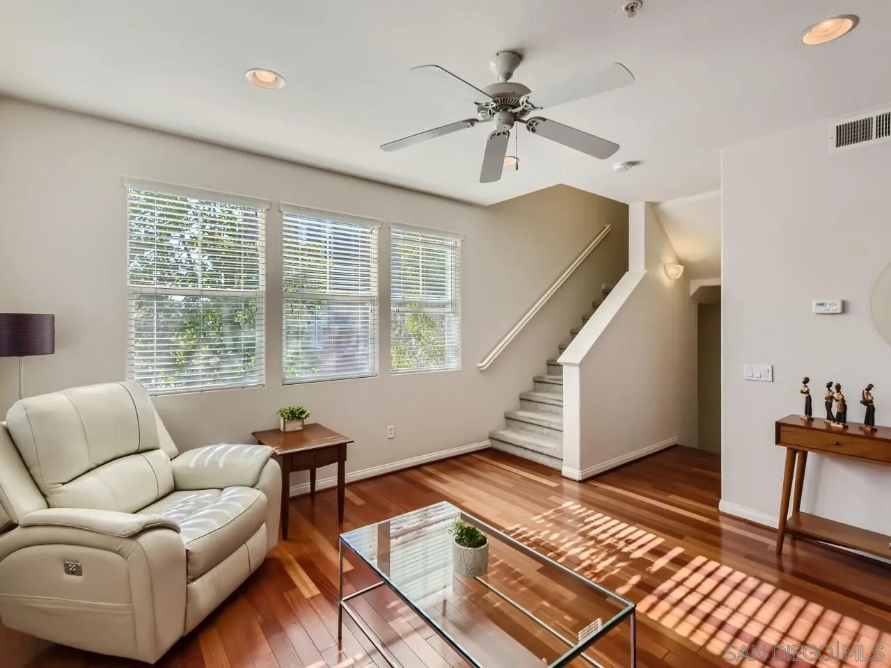 Photo #1: 260001963 Listing: Photo #1