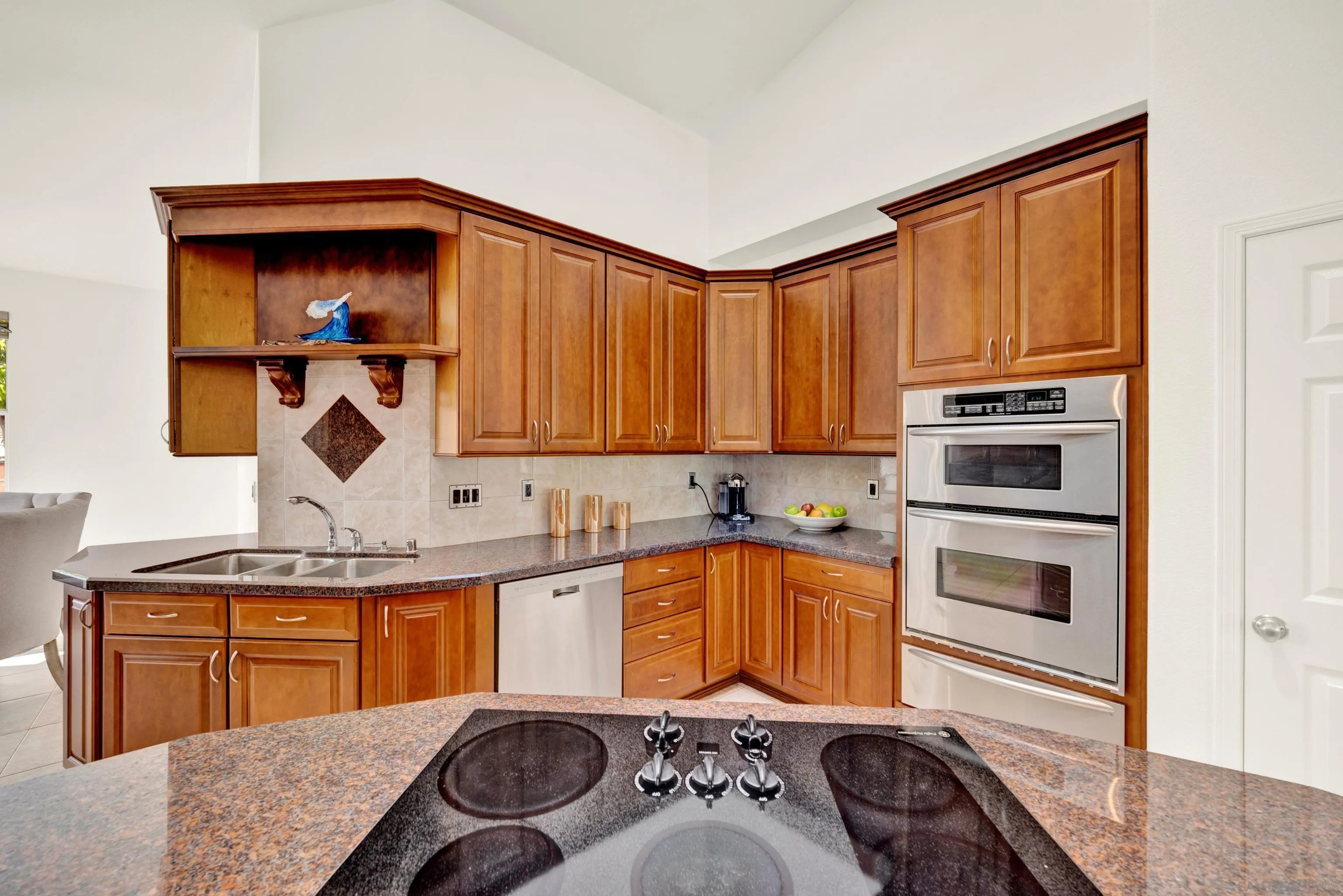 https://cdn.realtyfeed.com/cdn/127/260001968/2d48f03e77dee23a17221f6c3742f61d.webp