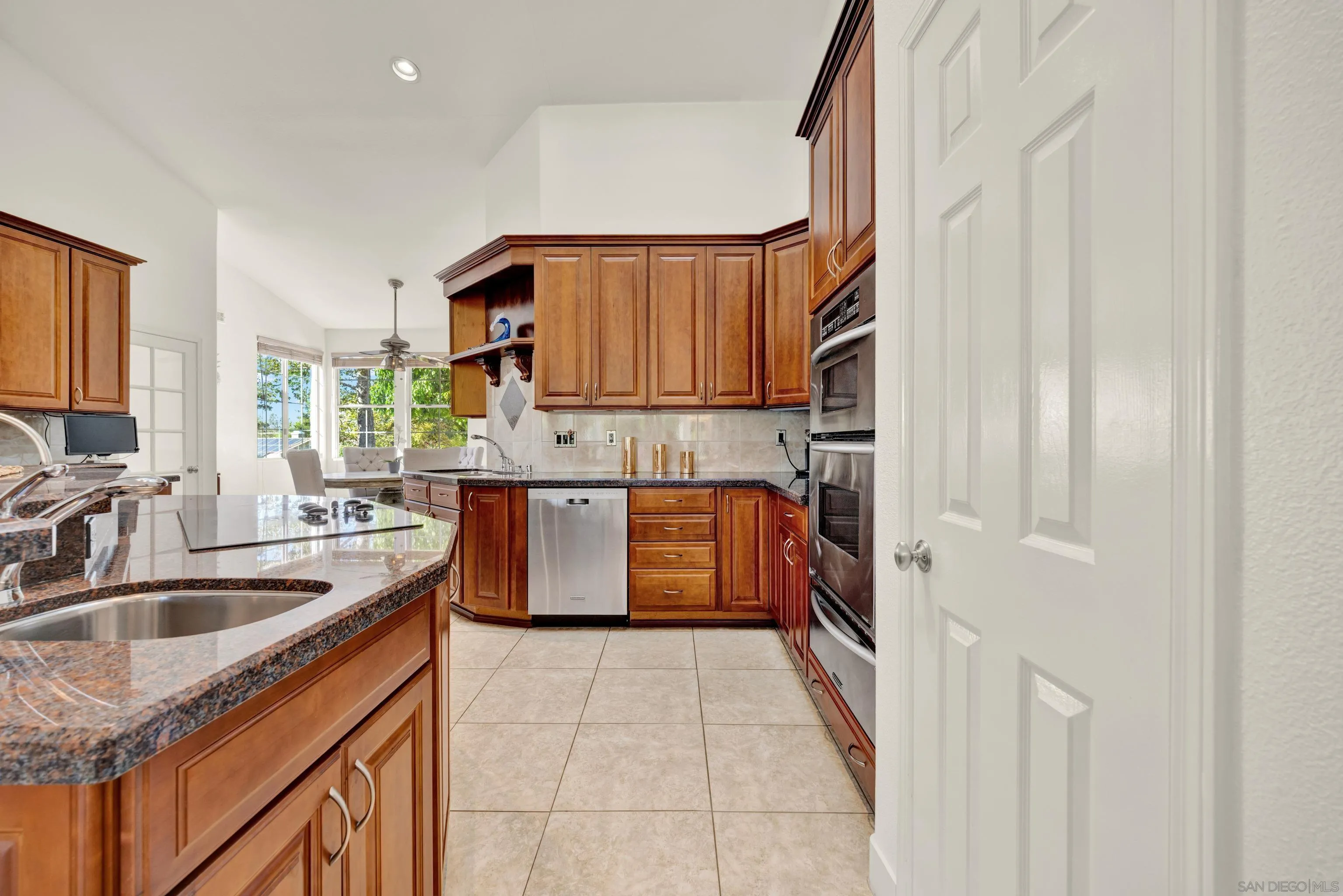 https://cdn.realtyfeed.com/cdn/127/260001968/8d635e5c4013d118f73535b7a9deeb33.webp