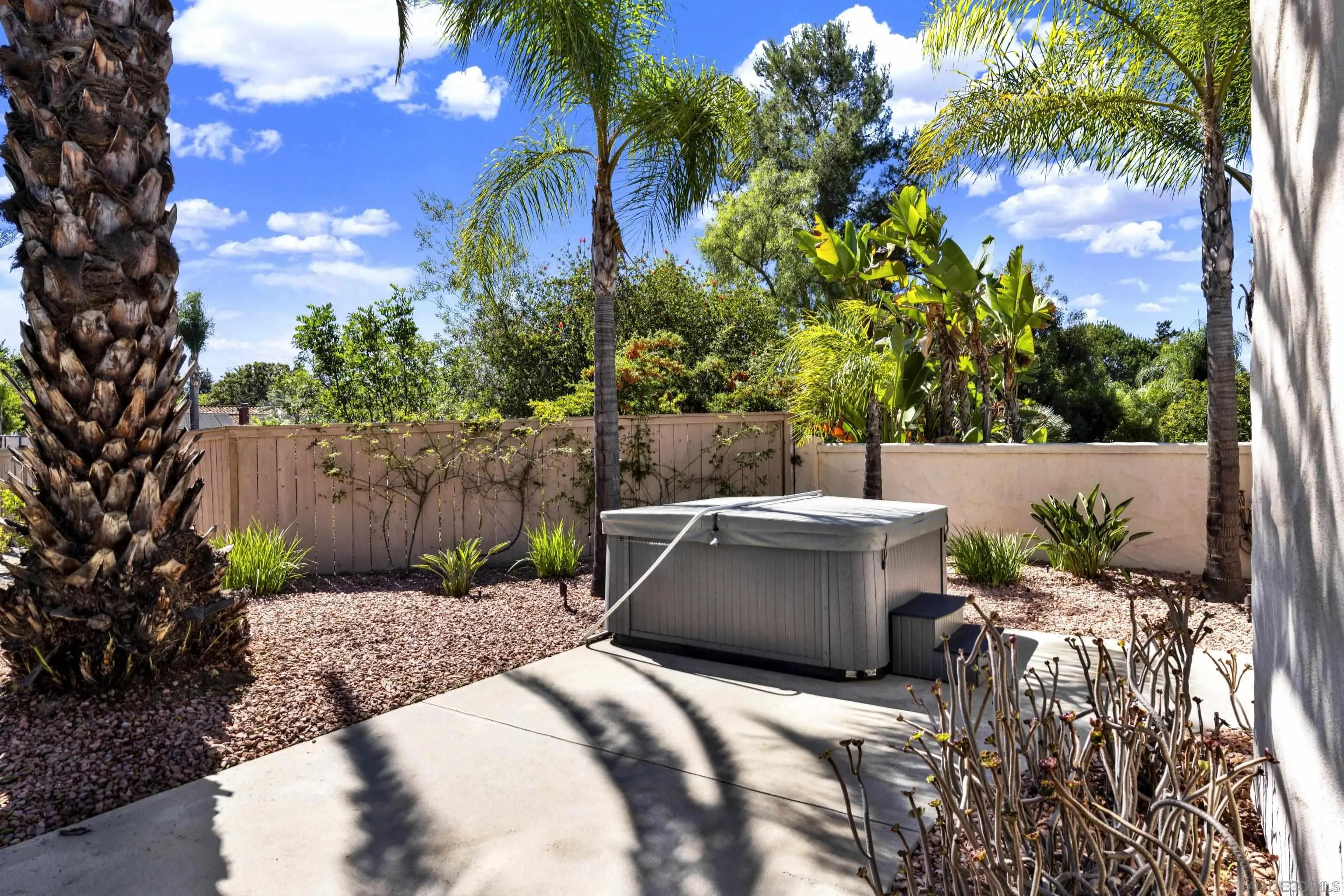 https://cdn.realtyfeed.com/cdn/127/260001968/b0d68f638390135a9b0f5975580c2722.webp