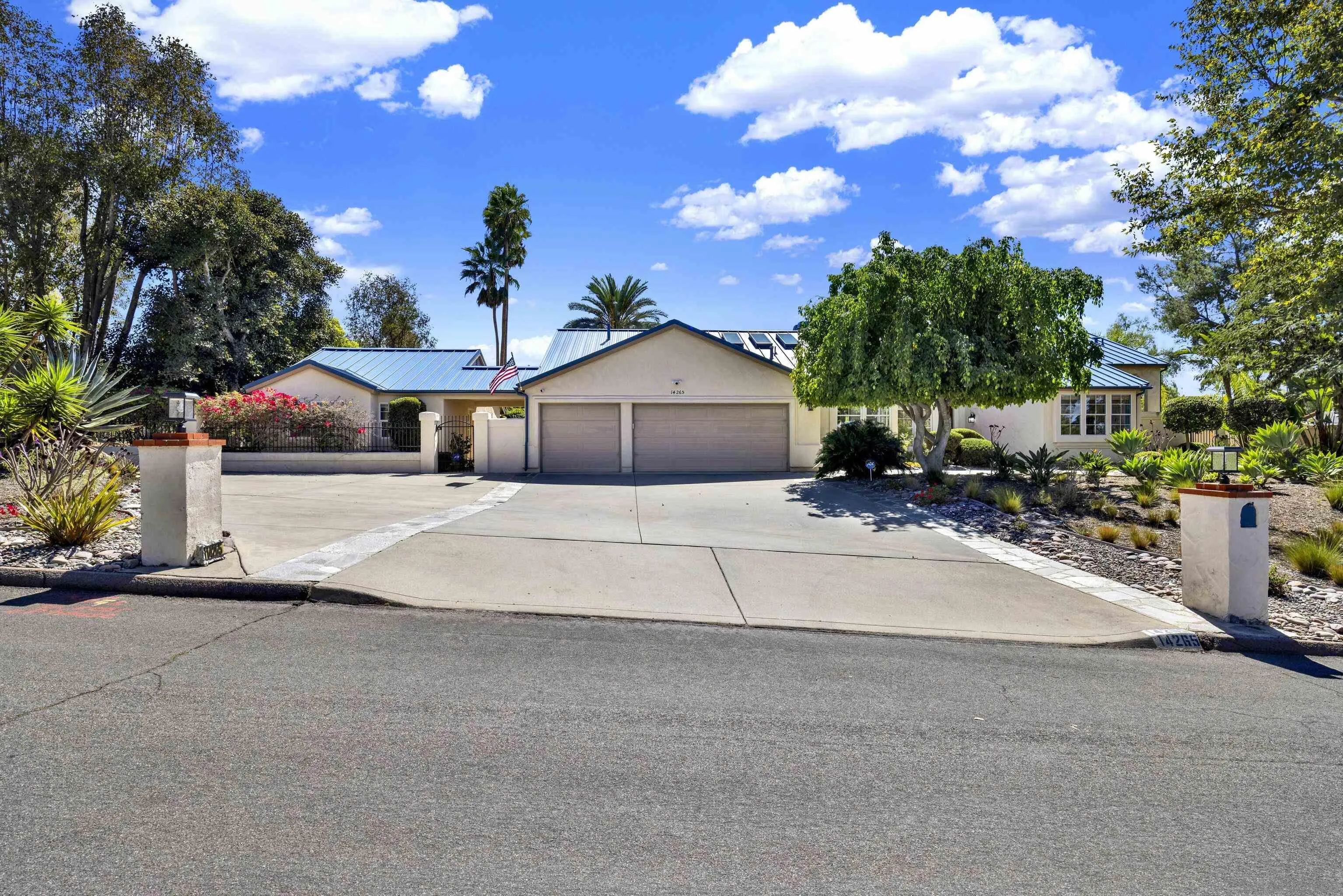 https://cdn.realtyfeed.com/cdn/127/260001968/ee318dc93cce31772954d601c85e2702.webp