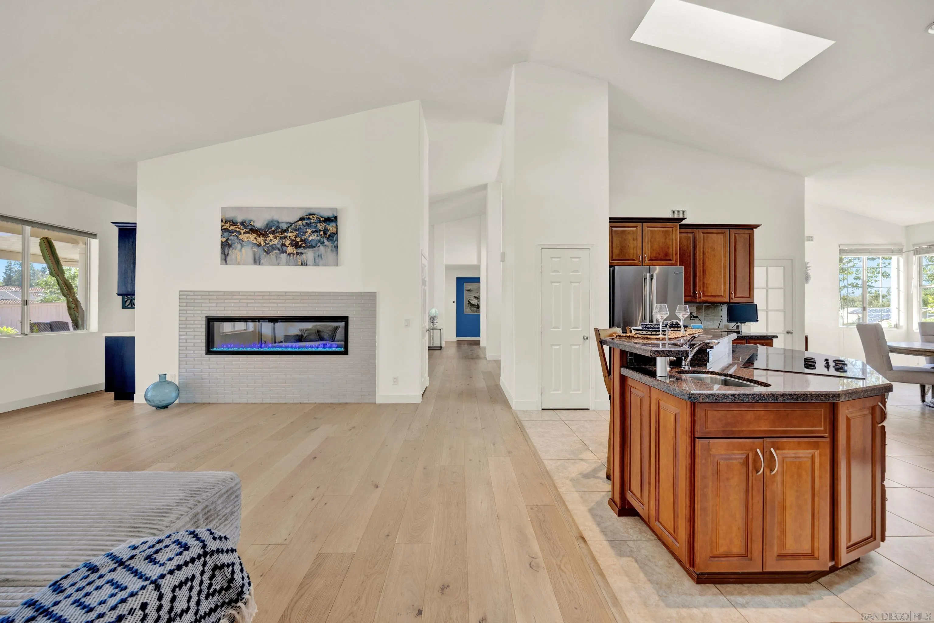 https://cdn.realtyfeed.com/cdn/127/260001968/f4f6ff1bacec1314c1889af61a3e1170.webp