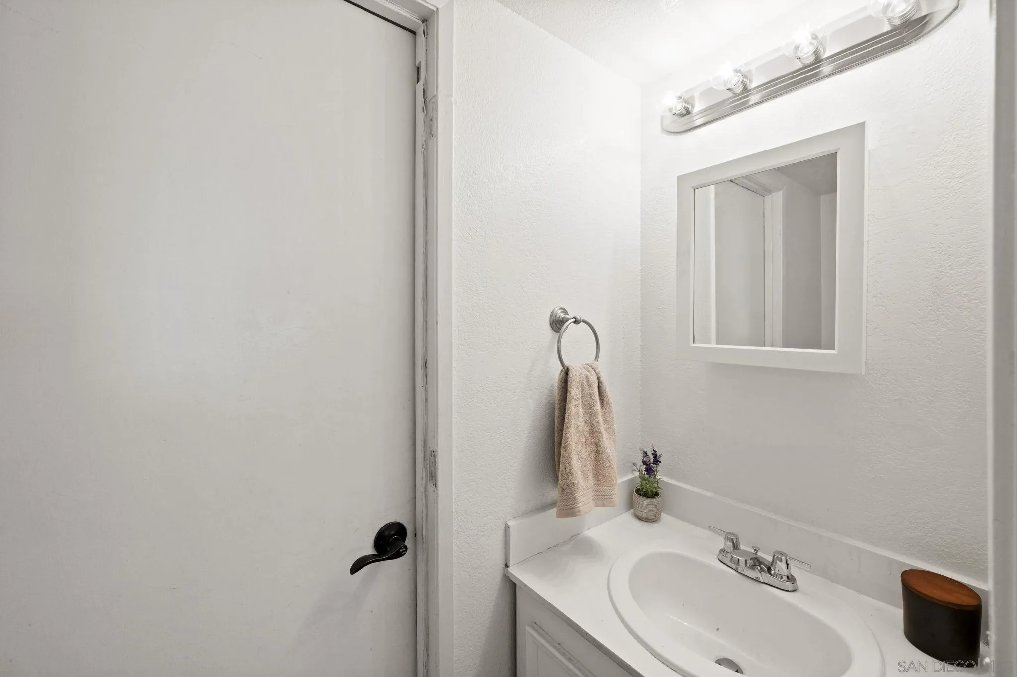 https://cdn.realtyfeed.com/cdn/127/260001972/6998a82d0d446e502e3cb64b939fe370.webp