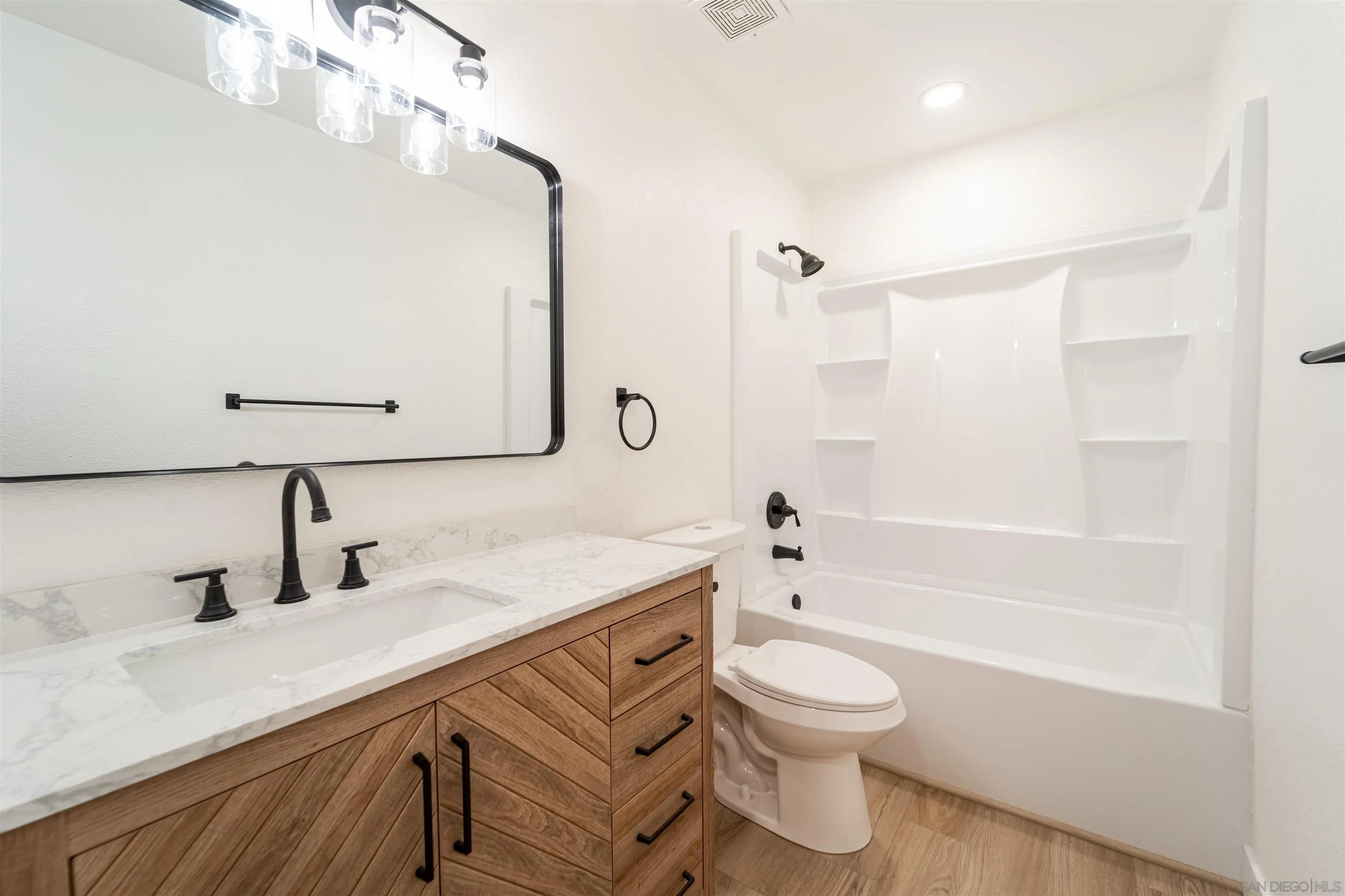 https://cdn.realtyfeed.com/cdn/127/260001975/cd93acd8ac58c80092a659f09ad816d5.webp