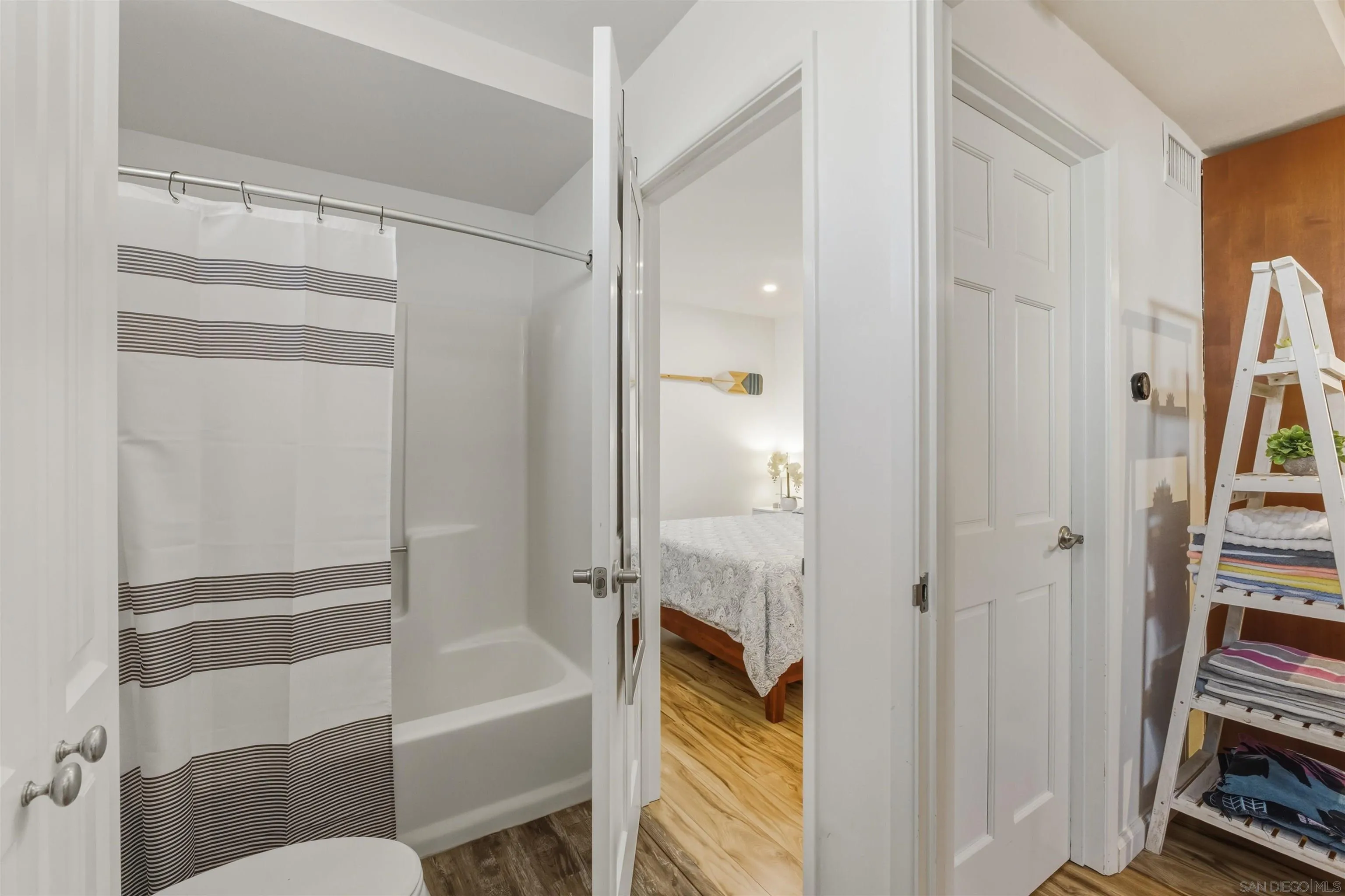 https://cdn.realtyfeed.com/cdn/127/260001980/15b2c138f5fe1c16353a7ffa7b30525d.webp