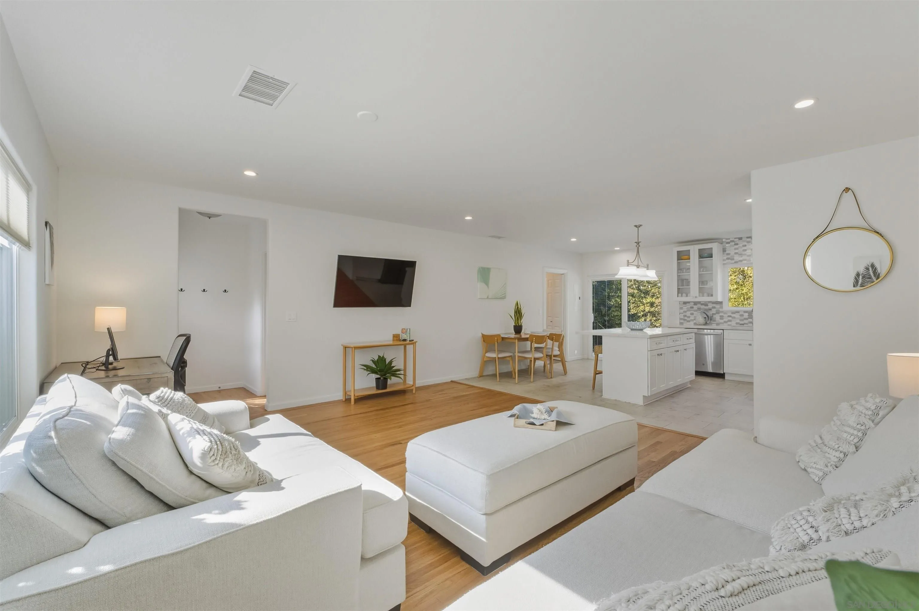 https://cdn.realtyfeed.com/cdn/127/260001980/1ad0ca0502bca89a3f750a913b958244.webp